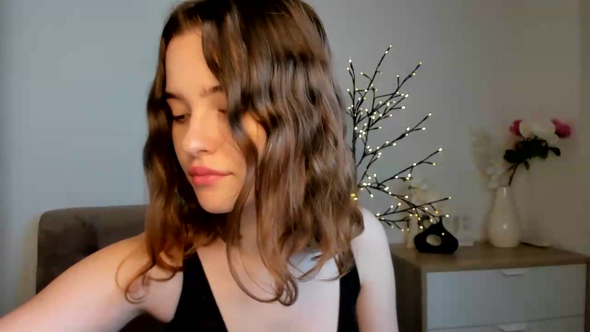 Gallery image thumbnail from KristiGant's myfreecams stream on, 08/26/2026, 18:04 image 14 of 20
