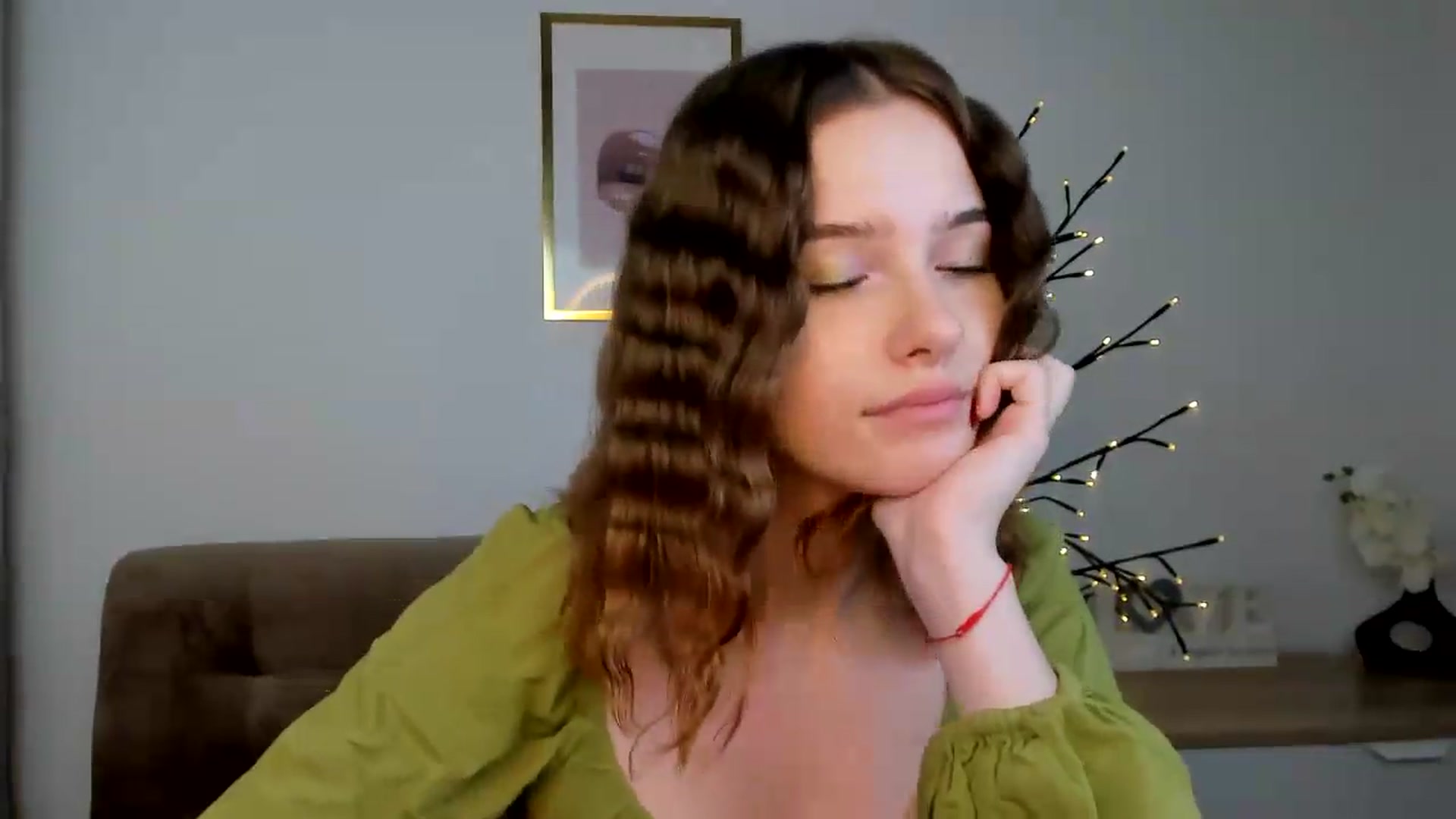 Gallery image thumbnail from KristiGant's myfreecams stream on, 09/06/2026, 12:32 image 19 of 20