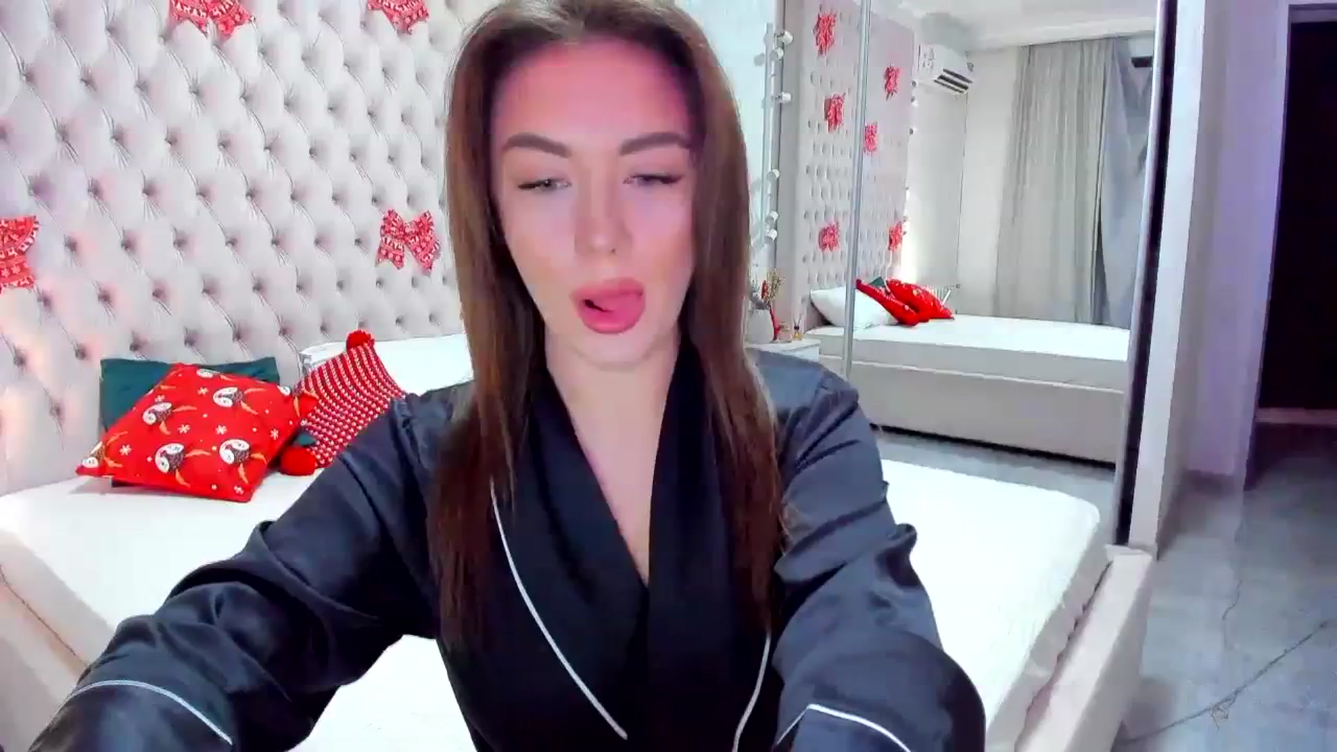 Gallery image thumbnail from Kristie's myfreecams stream on, 01/19/2024, 14:51 image 20 of 20