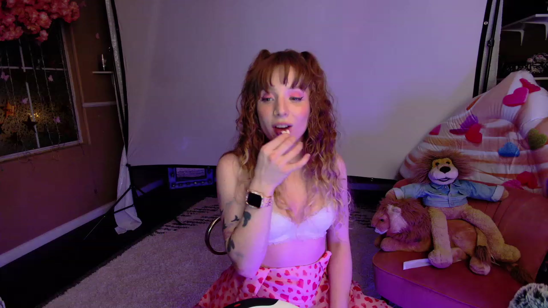 Gallery image thumbnail from KristieBish's myfreecams stream on, 01/30/2023, 08:22 image 14 of 20