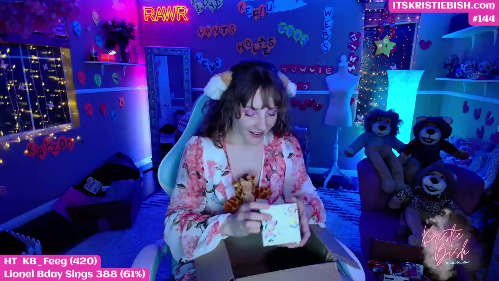 Gallery image thumbnail from KristieBish's myfreecams stream on, 02/14/2023, 06:35 image 9 of 20