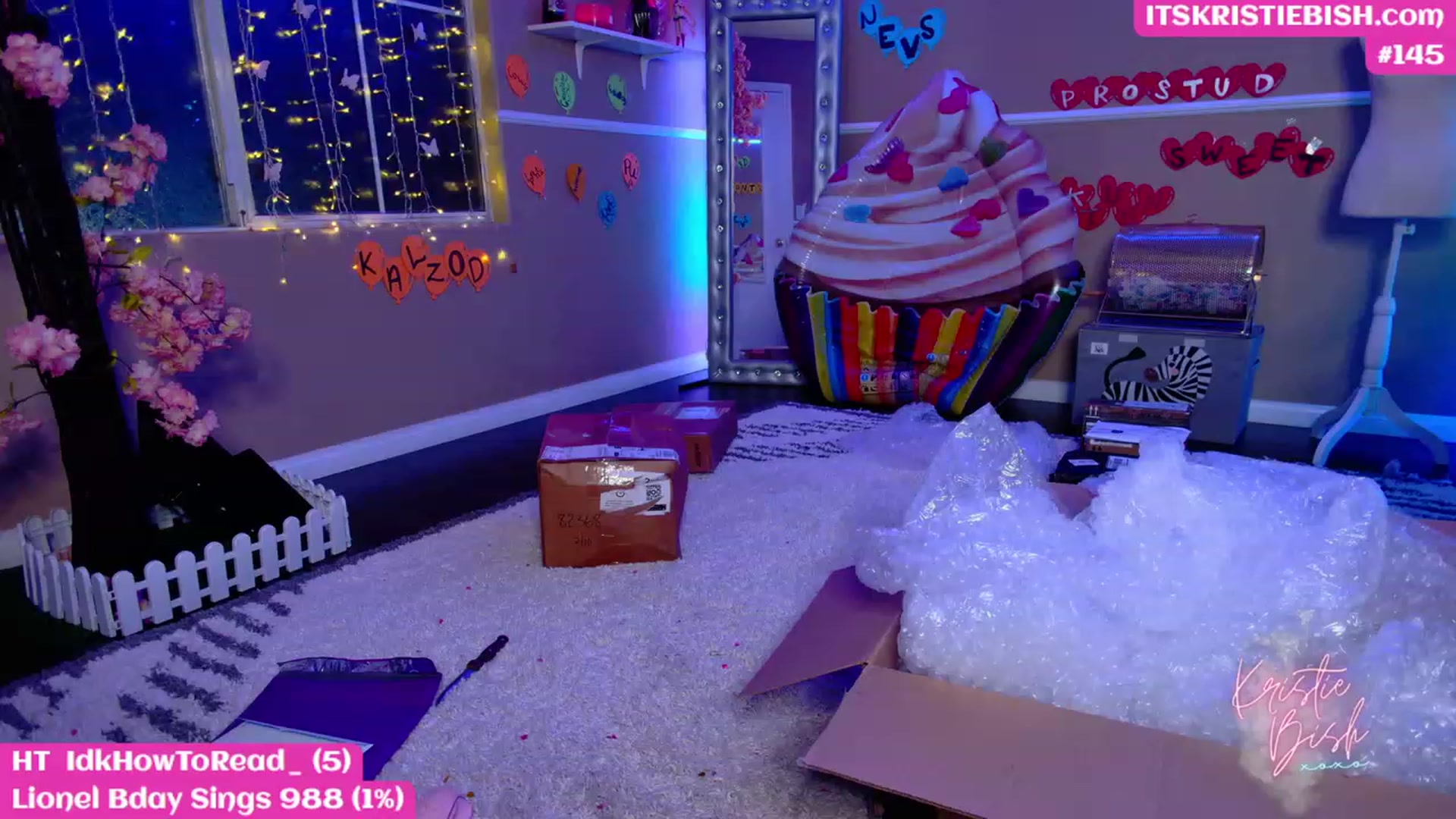 Gallery image thumbnail from KristieBish's myfreecams stream on, 02/14/2023, 06:35 image 3 of 20