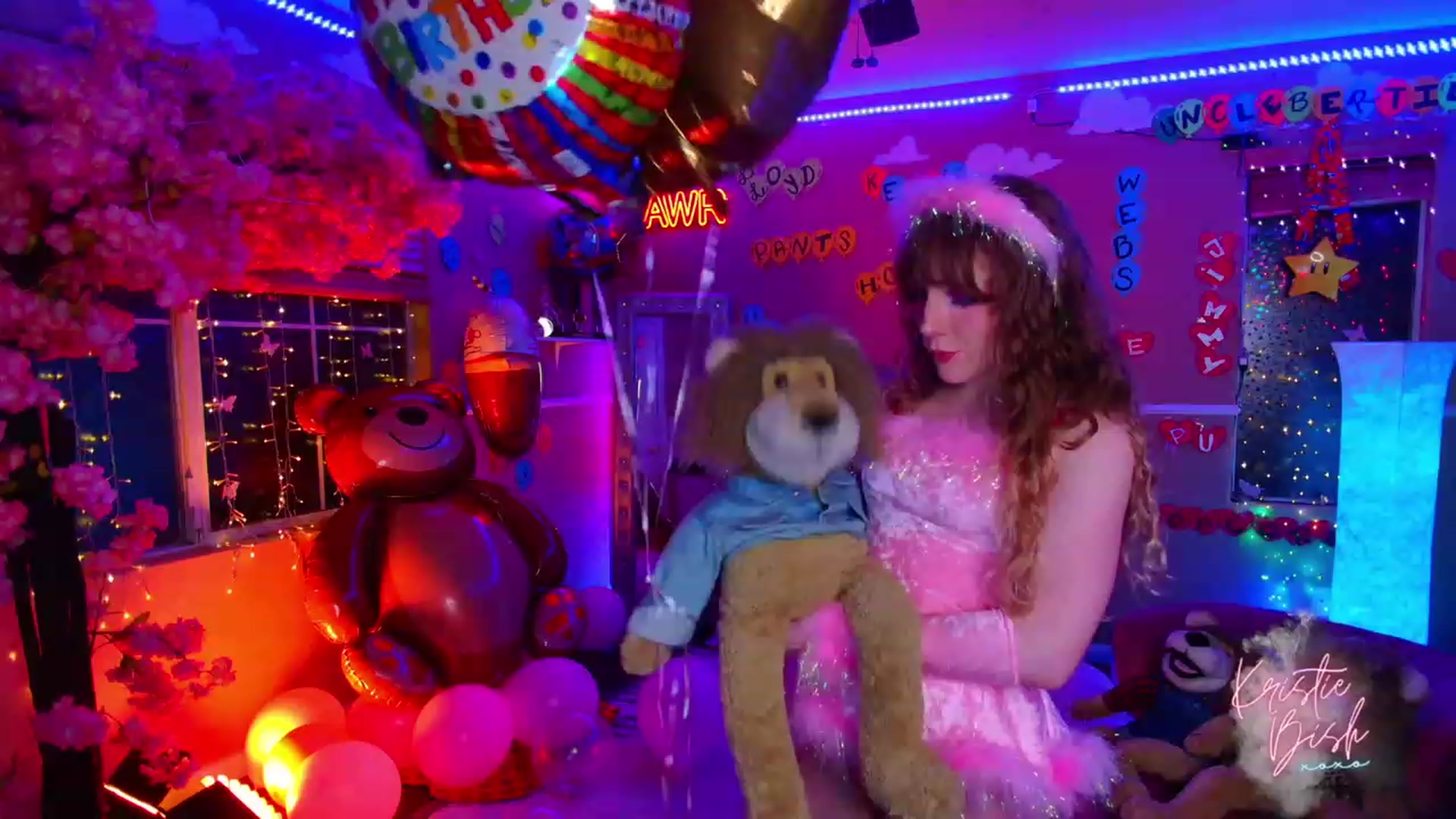 Gallery image thumbnail from KristieBish's myfreecams stream on, 02/19/2023, 05:32 image 19 of 20
