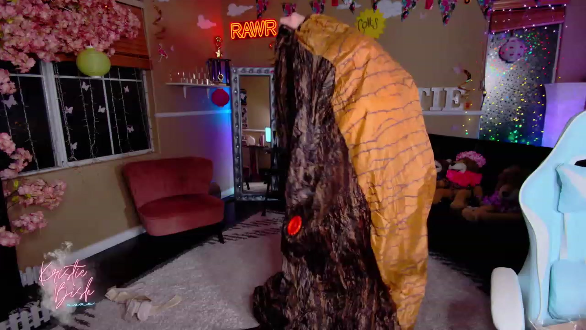 Gallery image thumbnail from KristieBish's myfreecams stream on, 05/03/2023, 06:05 image 6 of 20