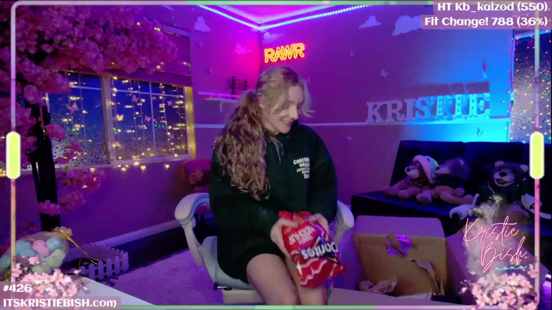 Gallery image thumbnail from KristieBish's myfreecams stream on, 08/01/2023, 04:38 image 15 of 20