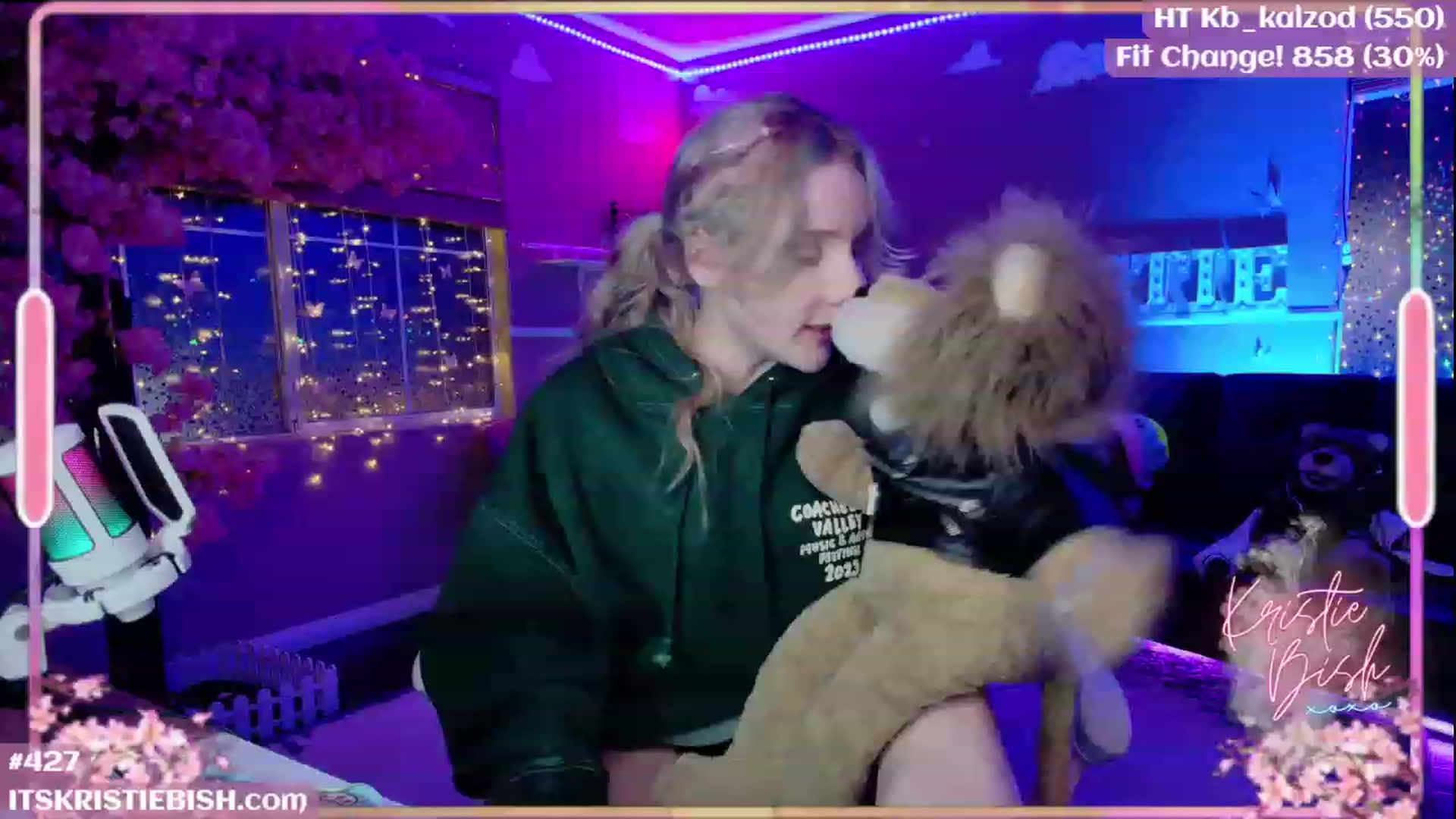 Gallery image thumbnail from KristieBish's myfreecams stream on, 08/01/2023, 04:38 image 7 of 20