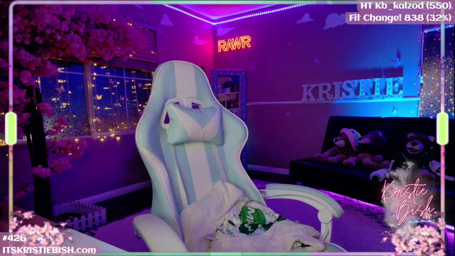 Gallery image thumbnail from KristieBish's myfreecams stream on, 08/01/2023, 04:38 image 13 of 20