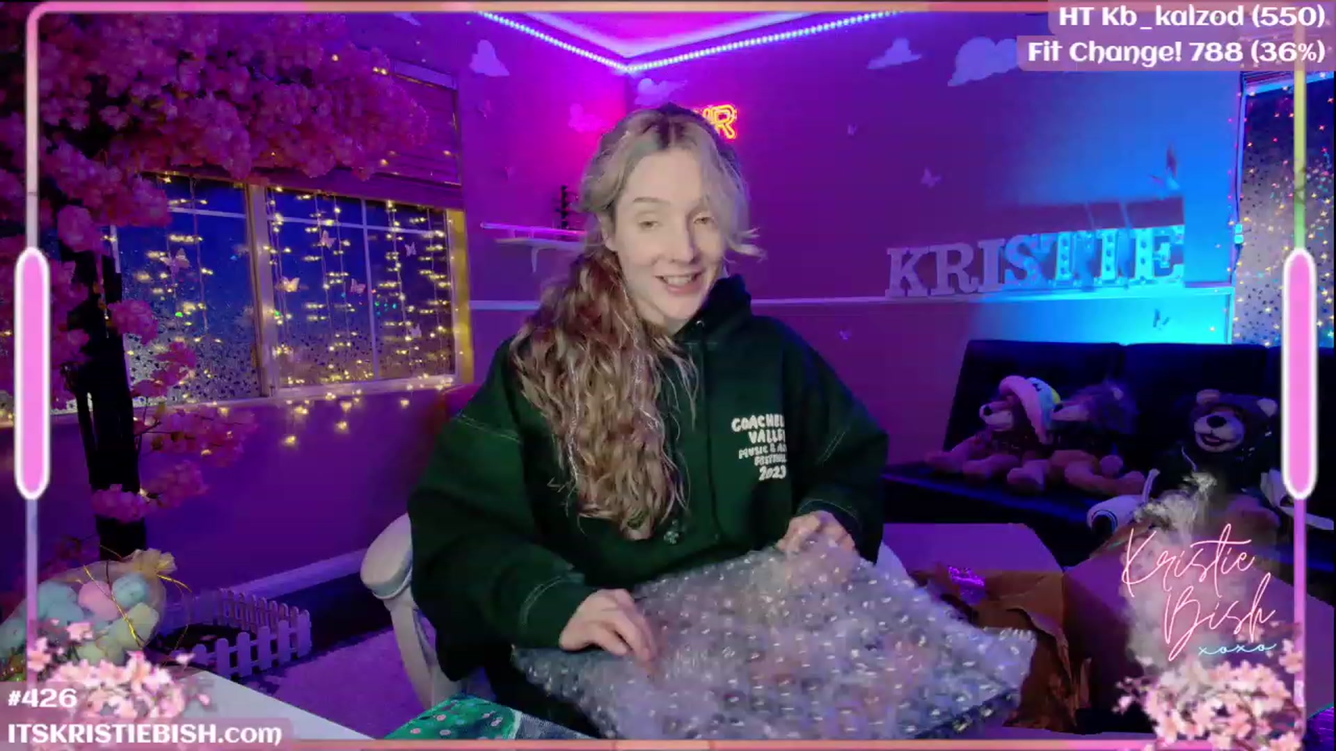 Gallery image thumbnail from KristieBish's myfreecams stream on, 08/01/2023, 04:38 image 18 of 20