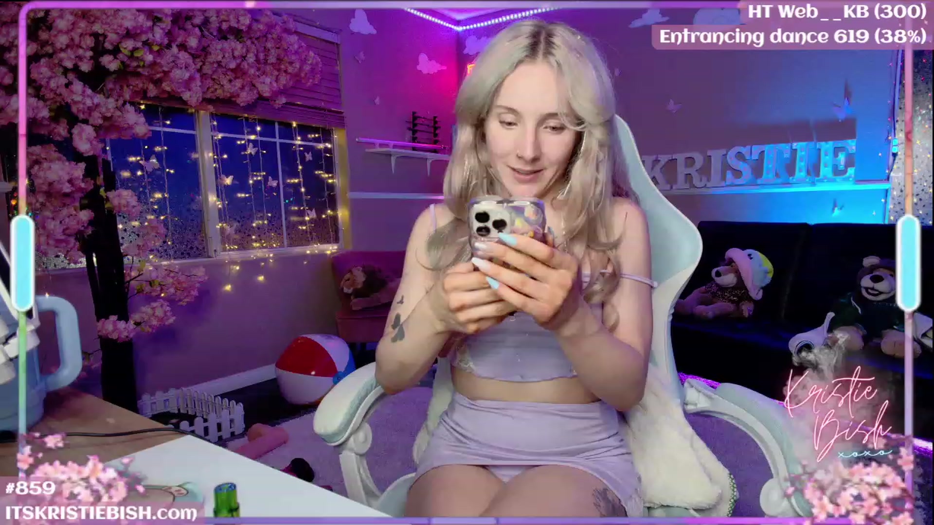 Gallery image thumbnail from KristieBish's myfreecams stream on, 08/03/2023, 04:45 image 12 of 20