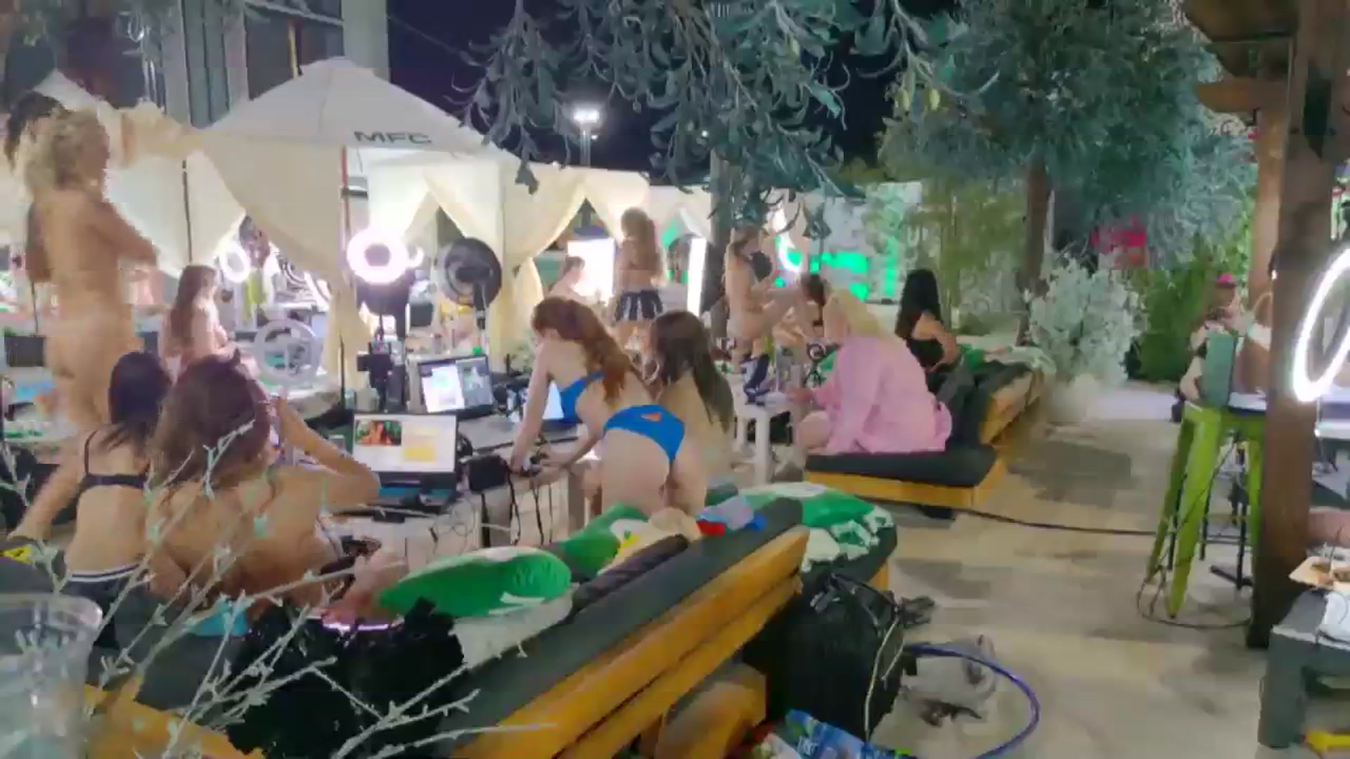 Gallery image thumbnail from KristieBish's myfreecams stream on, 10/10/2023, 03:23 image 4 of 20