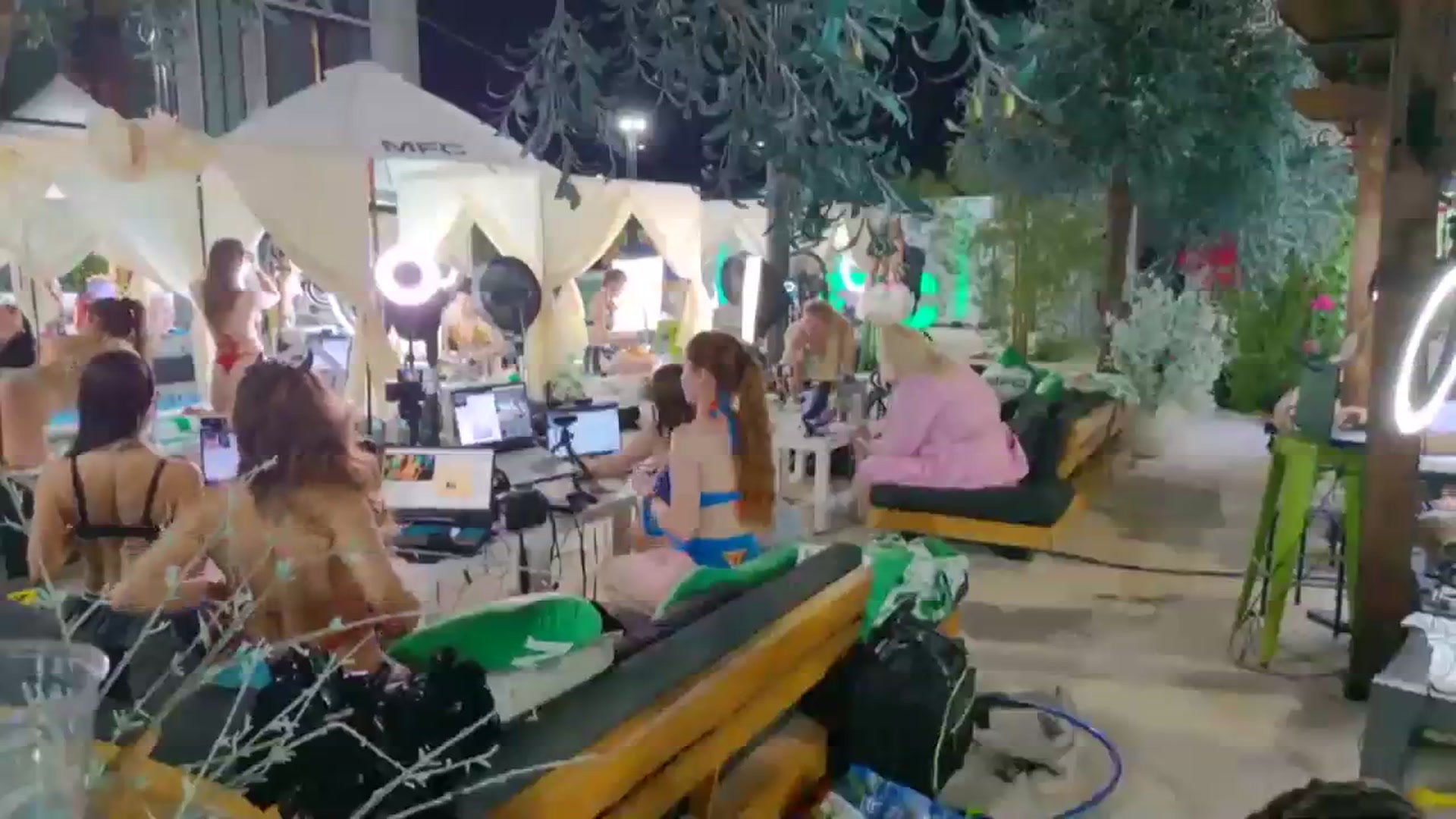 Gallery image thumbnail from KristieBish's myfreecams stream on, 10/10/2023, 03:23 image 12 of 20