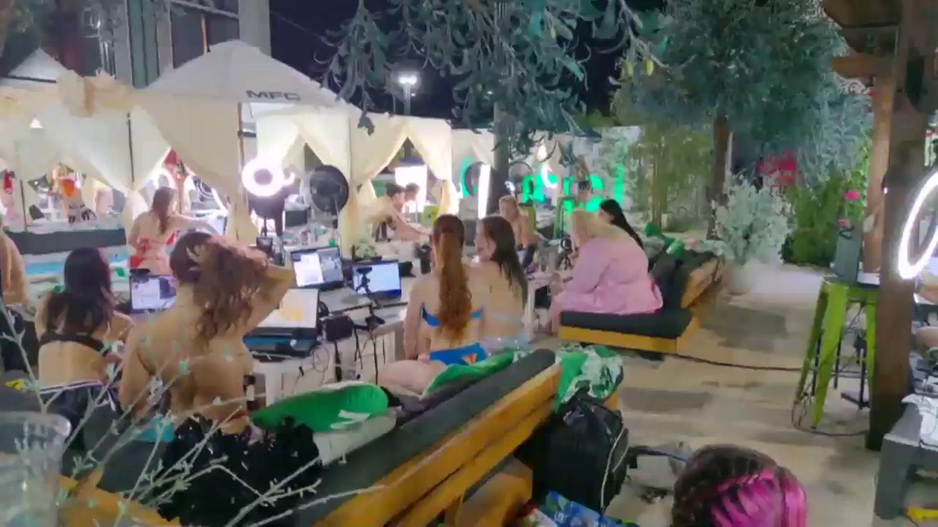 Gallery image thumbnail from KristieBish's myfreecams stream on, 10/10/2023, 03:23 image 11 of 20