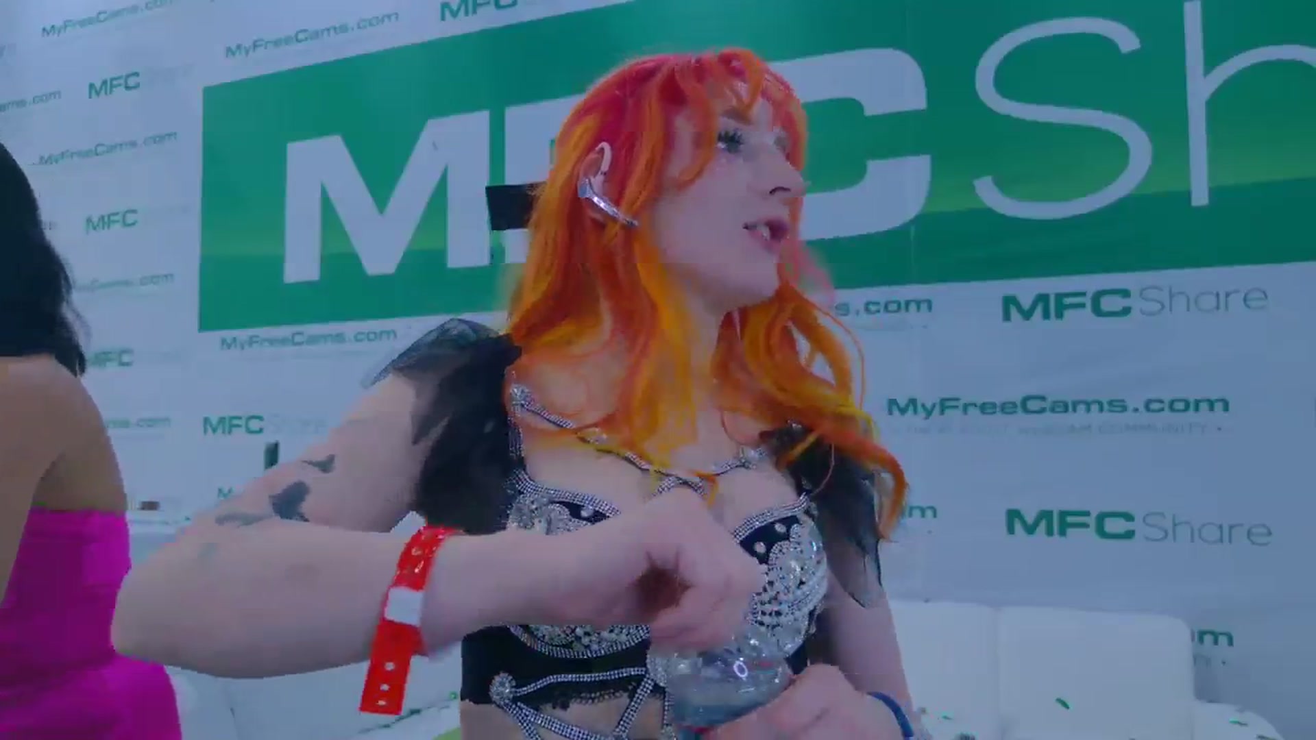 Gallery image thumbnail from KristieBish's myfreecams stream on, 01/27/2024, 03:45 image 5 of 20