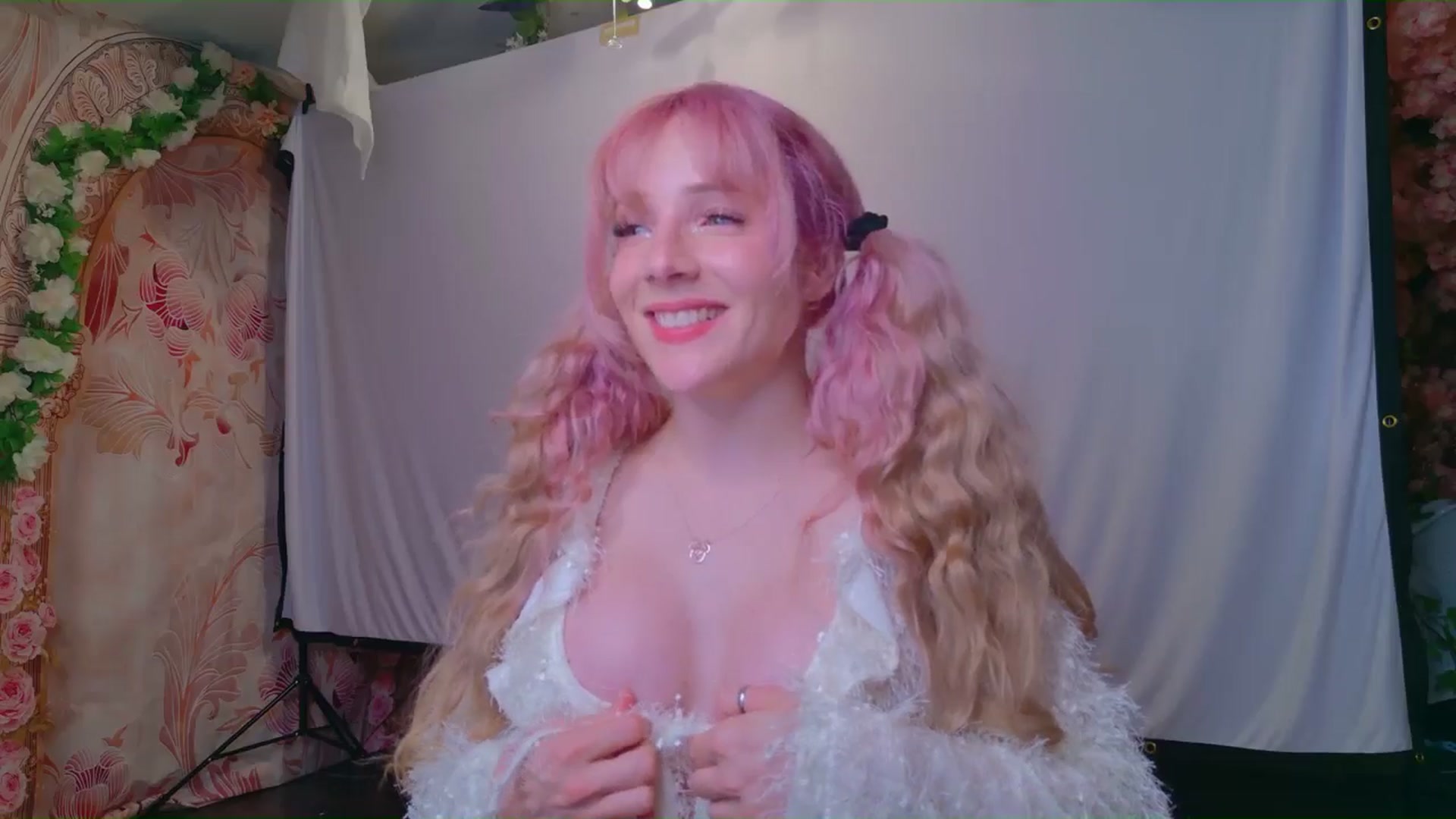 Gallery image thumbnail from KristieBish's myfreecams stream on, 06/29/2024, 04:46 image 16 of 20