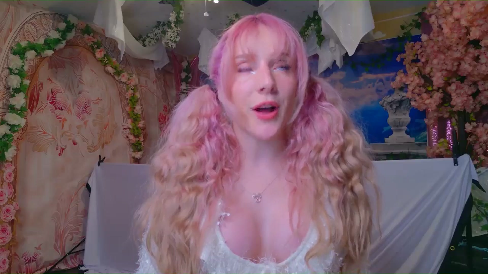Gallery image thumbnail from KristieBish's myfreecams stream on, 06/29/2024, 04:46 image 12 of 20