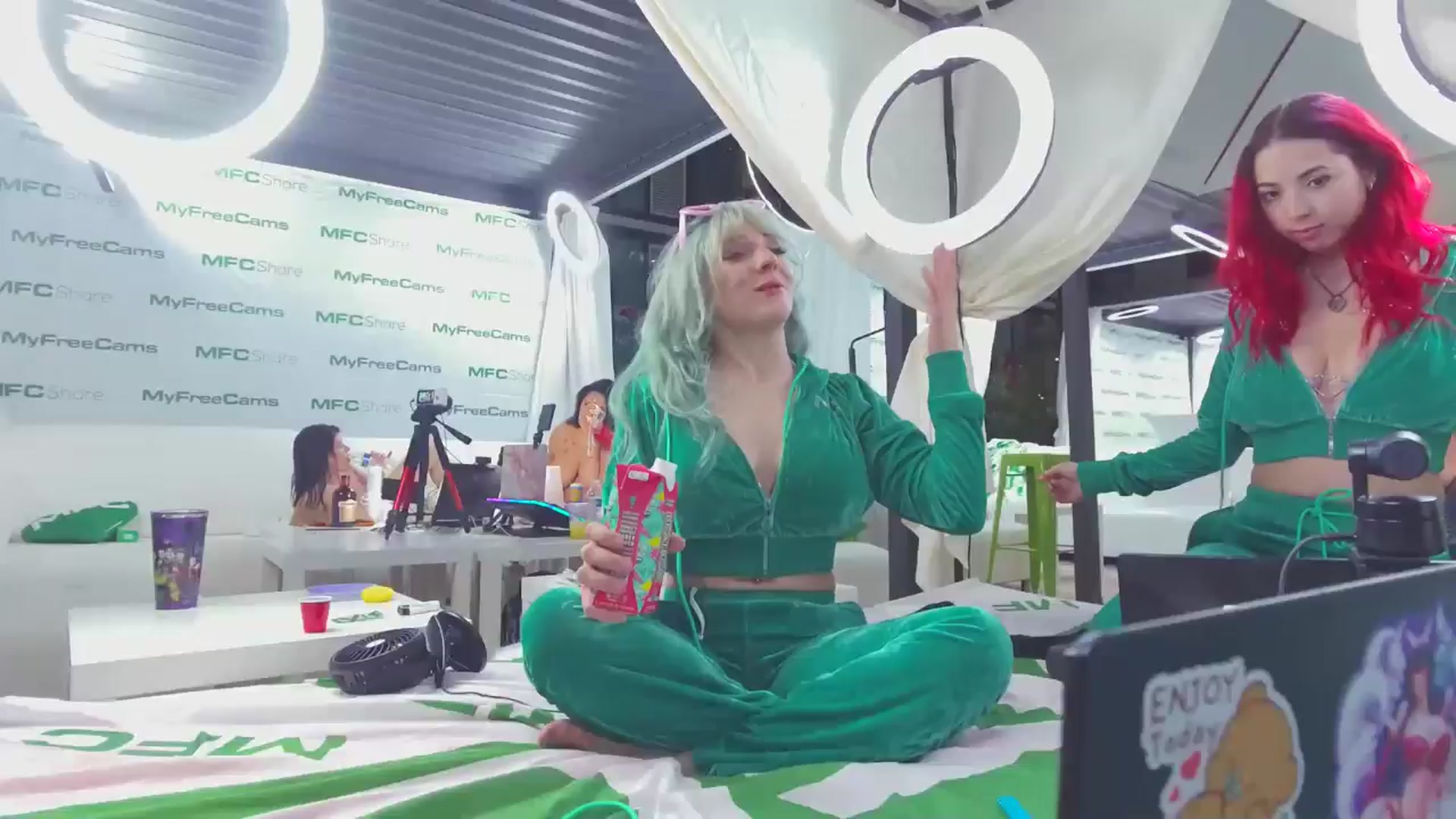 Gallery image thumbnail from KristieBish's myfreecams stream on, 09/25/2024, 06:40 image 1 of 20