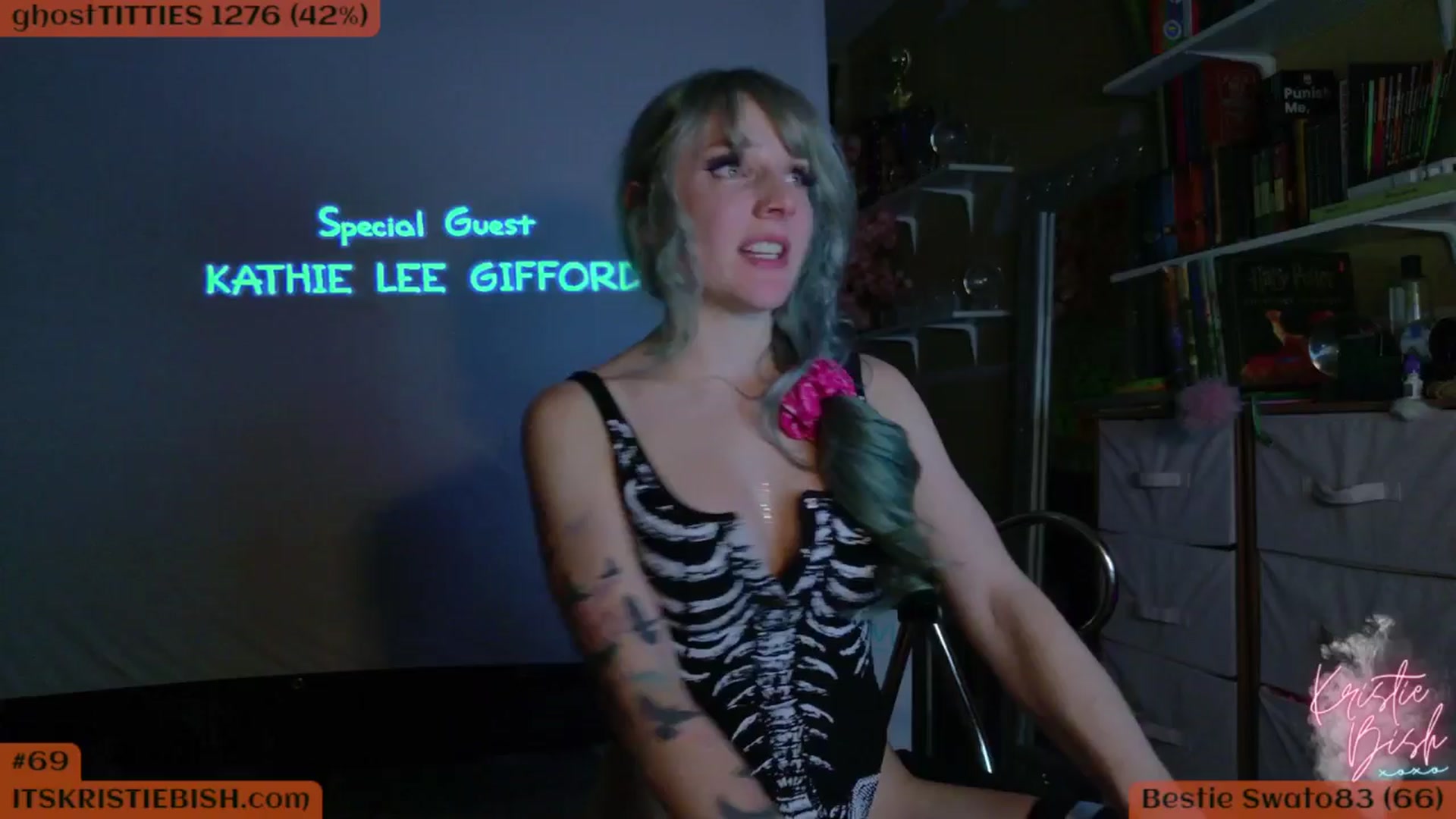 Gallery image thumbnail from KristieBish's myfreecams stream on, 10/01/2024, 07:27 image 13 of 20