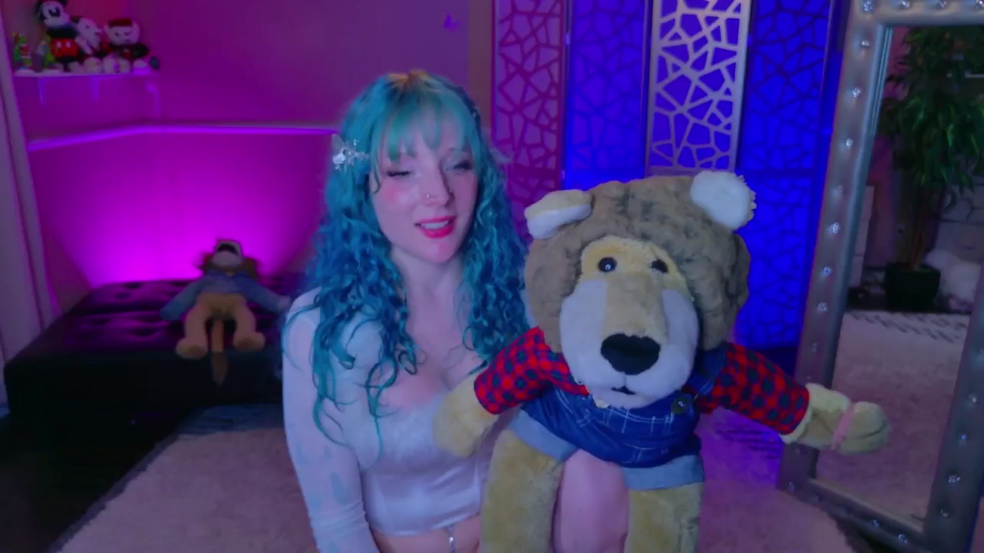 Gallery image thumbnail from KristieBish's myfreecams stream on, 12/03/2024, 07:46 image 2 of 20