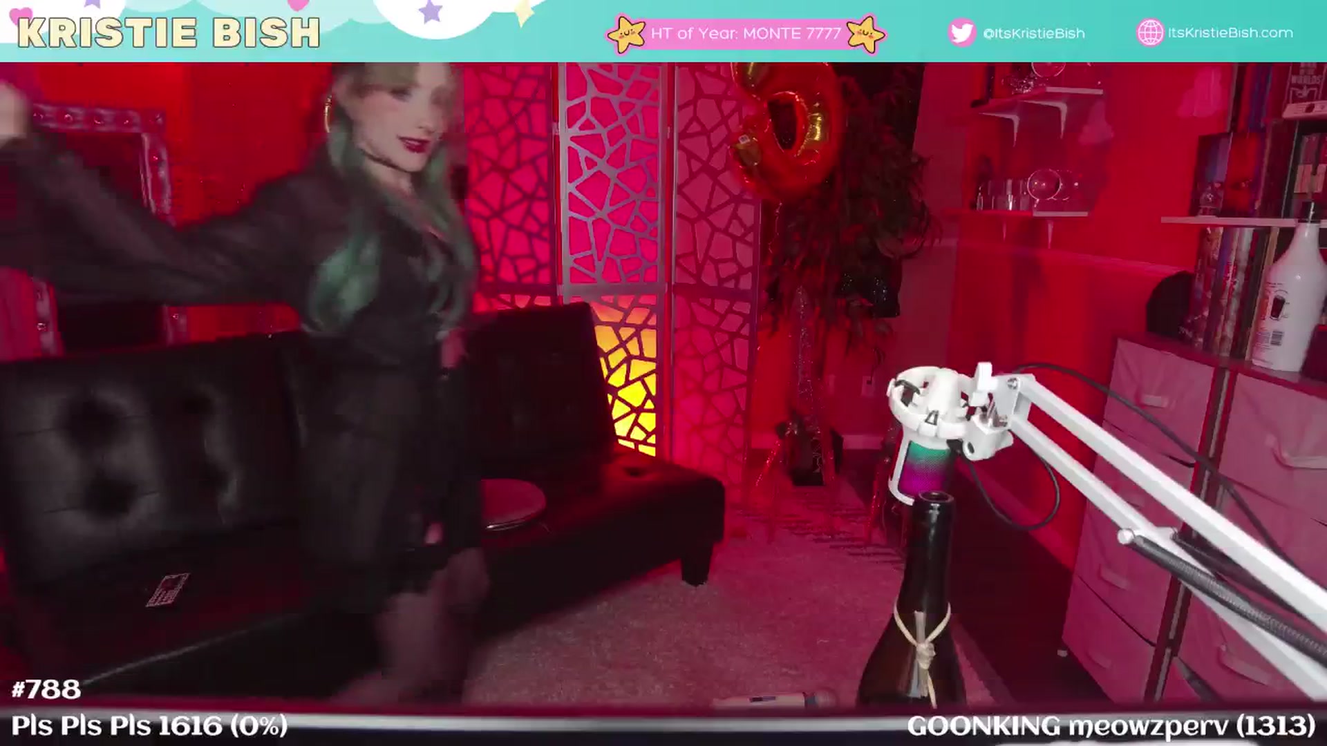 Gallery image thumbnail from KristieBish's myfreecams stream on, 02/14/2025, 05:59 image 12 of 20