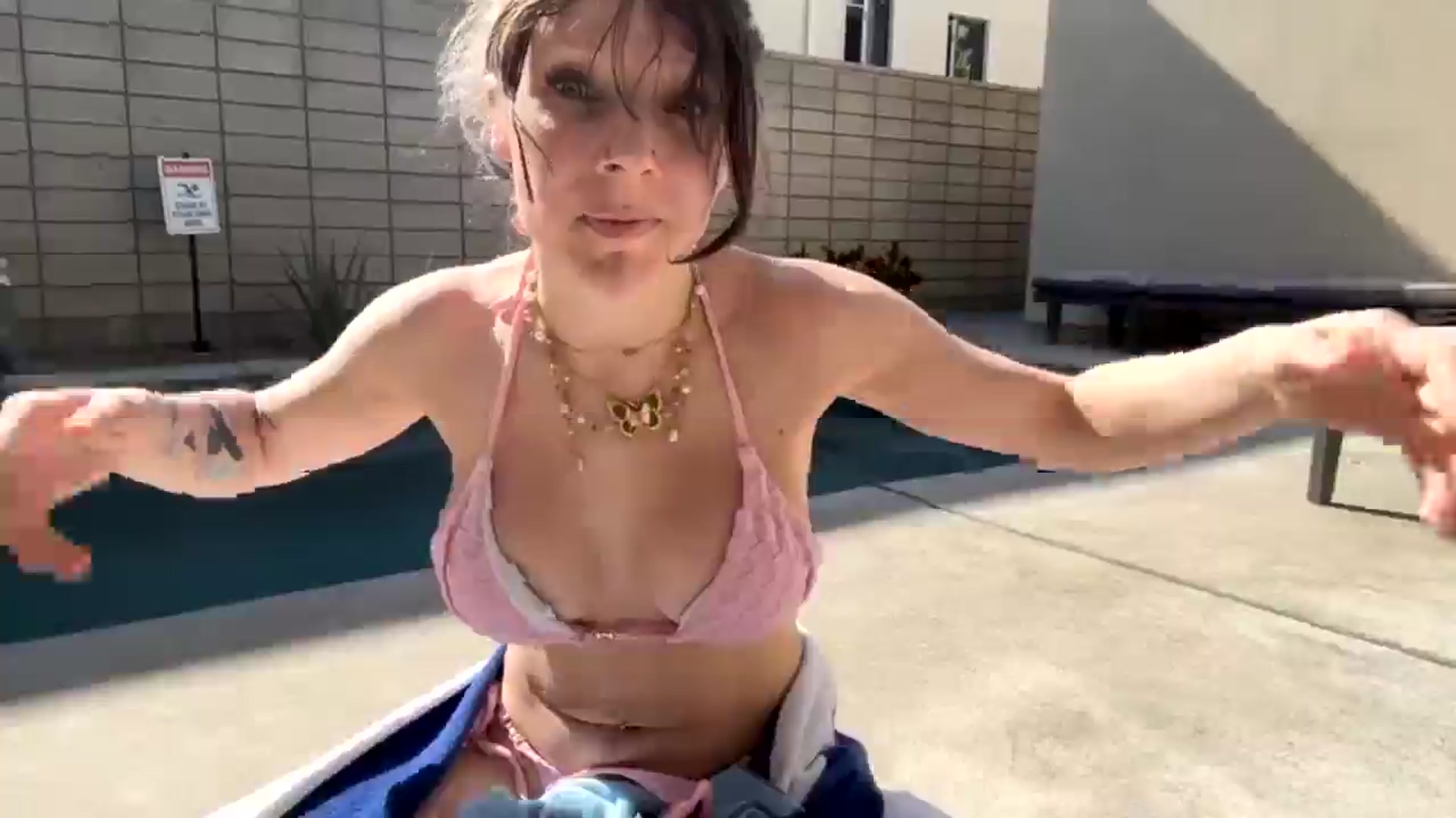 Gallery image thumbnail from KristieBish's myfreecams stream on, 04/15/2025, 23:06 image 19 of 20