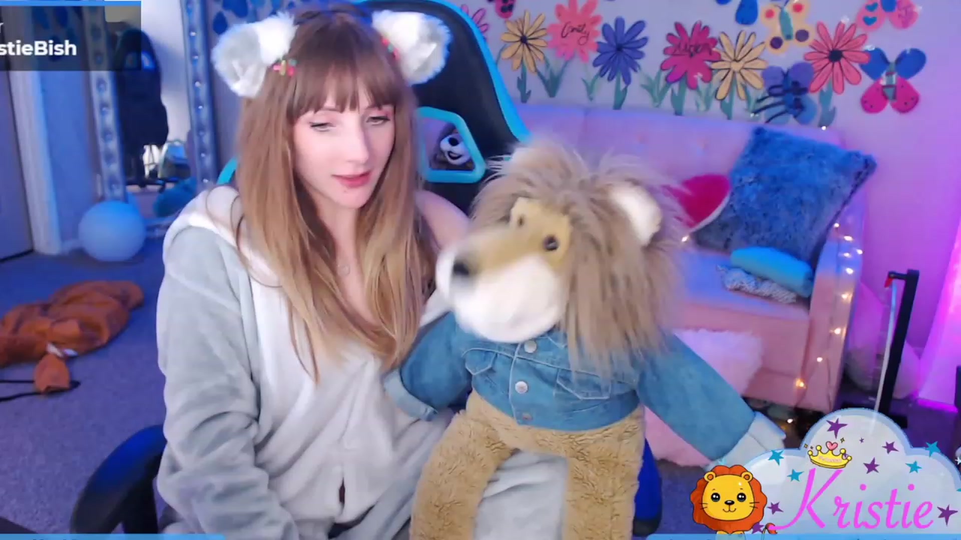 Gallery image thumbnail from Kristiemas's myfreecams stream on, 12/03/2022, 07:36 image 10 of 20