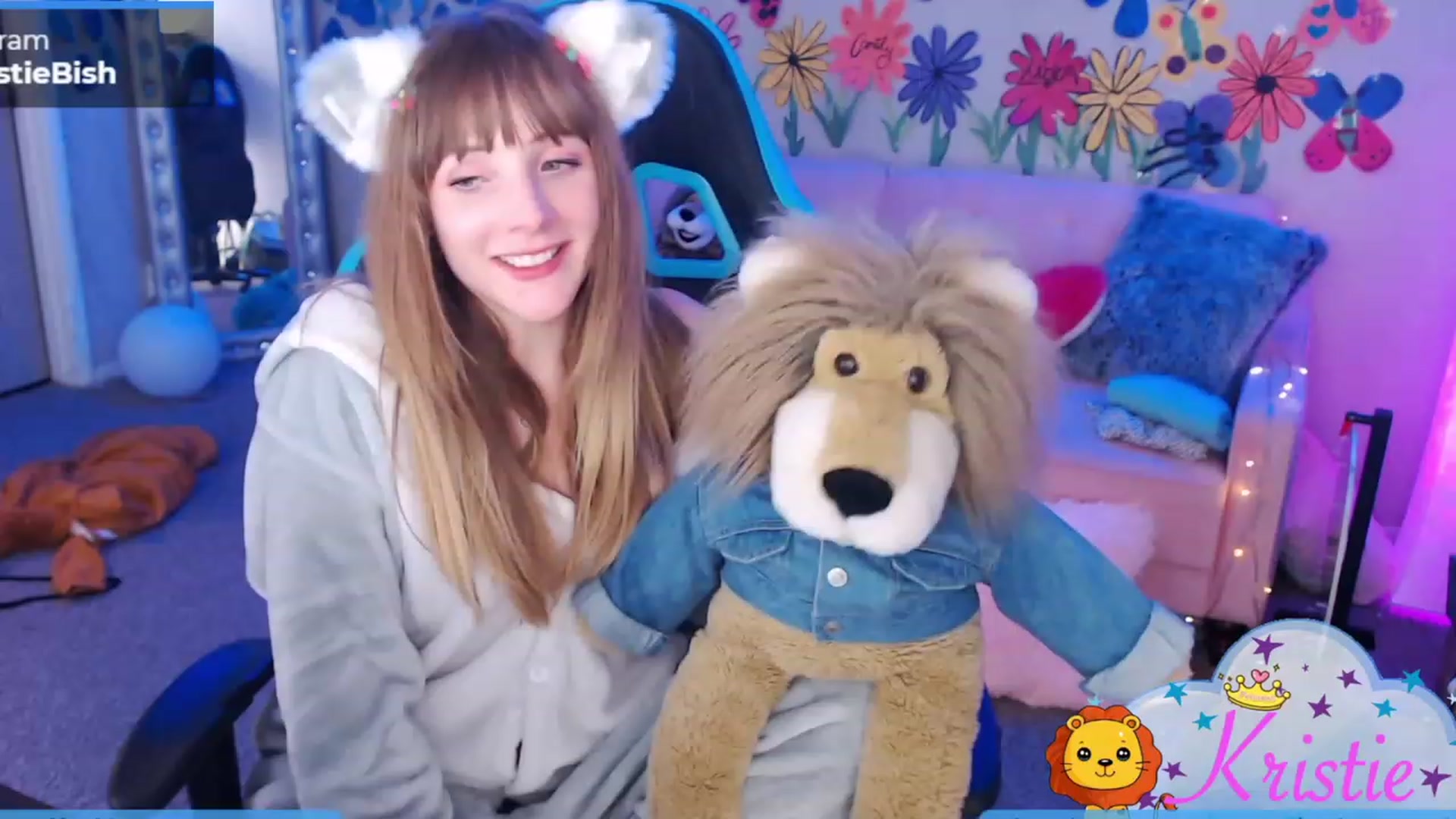 Gallery image thumbnail from Kristiemas's myfreecams stream on, 12/22/2022, 09:20 image 16 of 20