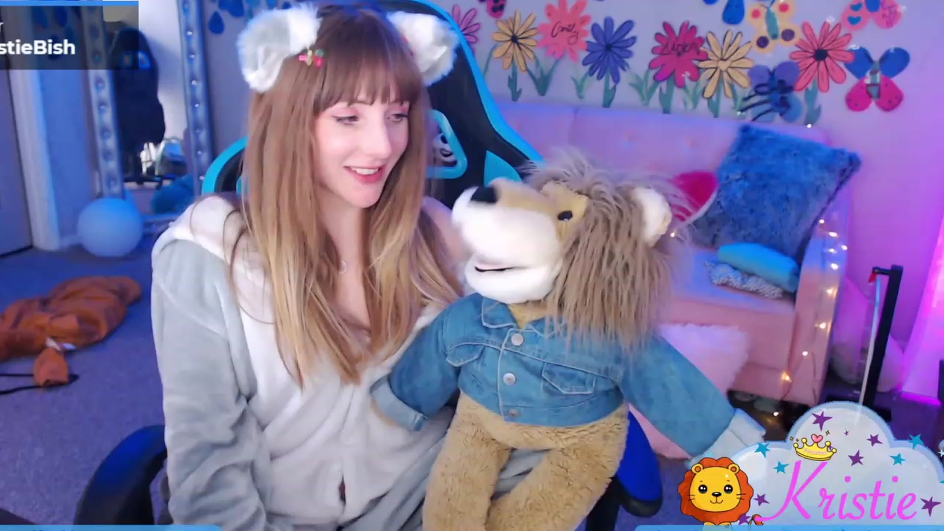 Gallery image thumbnail from Kristiemas's myfreecams stream on, 12/22/2022, 09:20 image 15 of 20