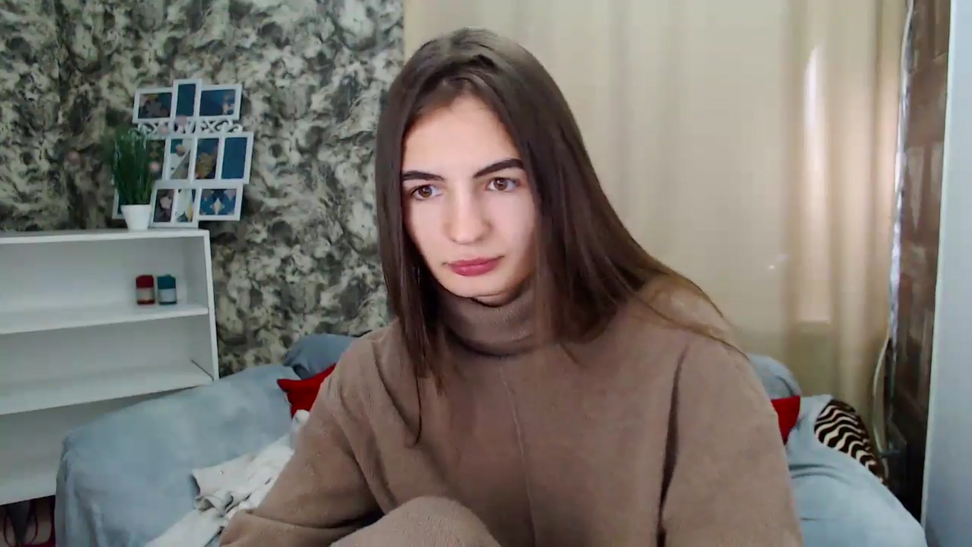 Gallery image thumbnail from KristinaMFC's myfreecams stream on, 10/20/2024, 10:38 image 15 of 20