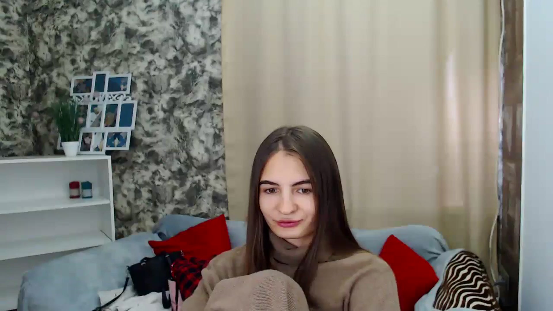 Gallery image thumbnail from KristinaMFC's myfreecams stream on, 10/20/2024, 11:28 image 19 of 20