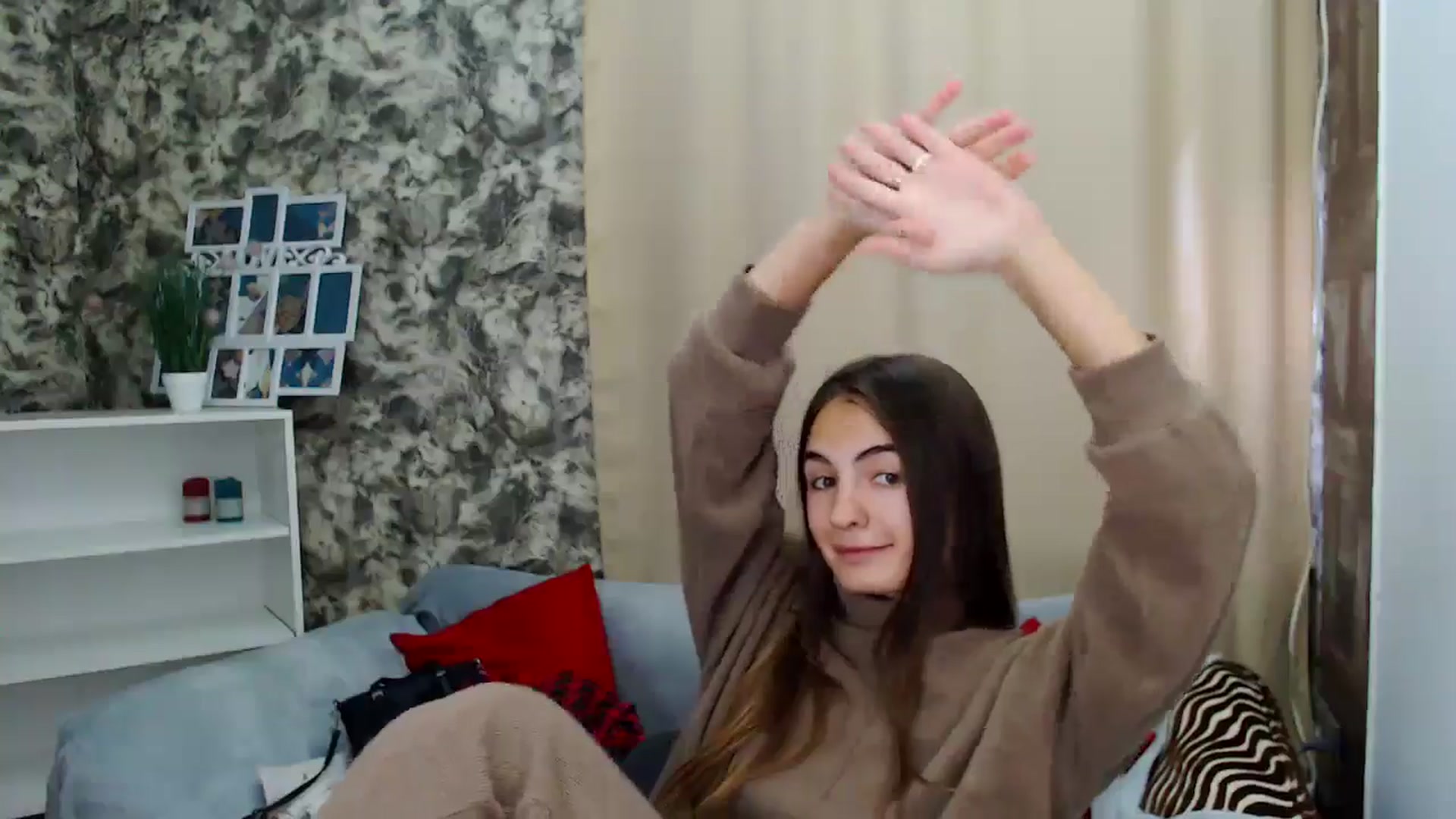 Gallery image thumbnail from KristinaMFC's myfreecams stream on, 10/20/2024, 11:28 image 18 of 20