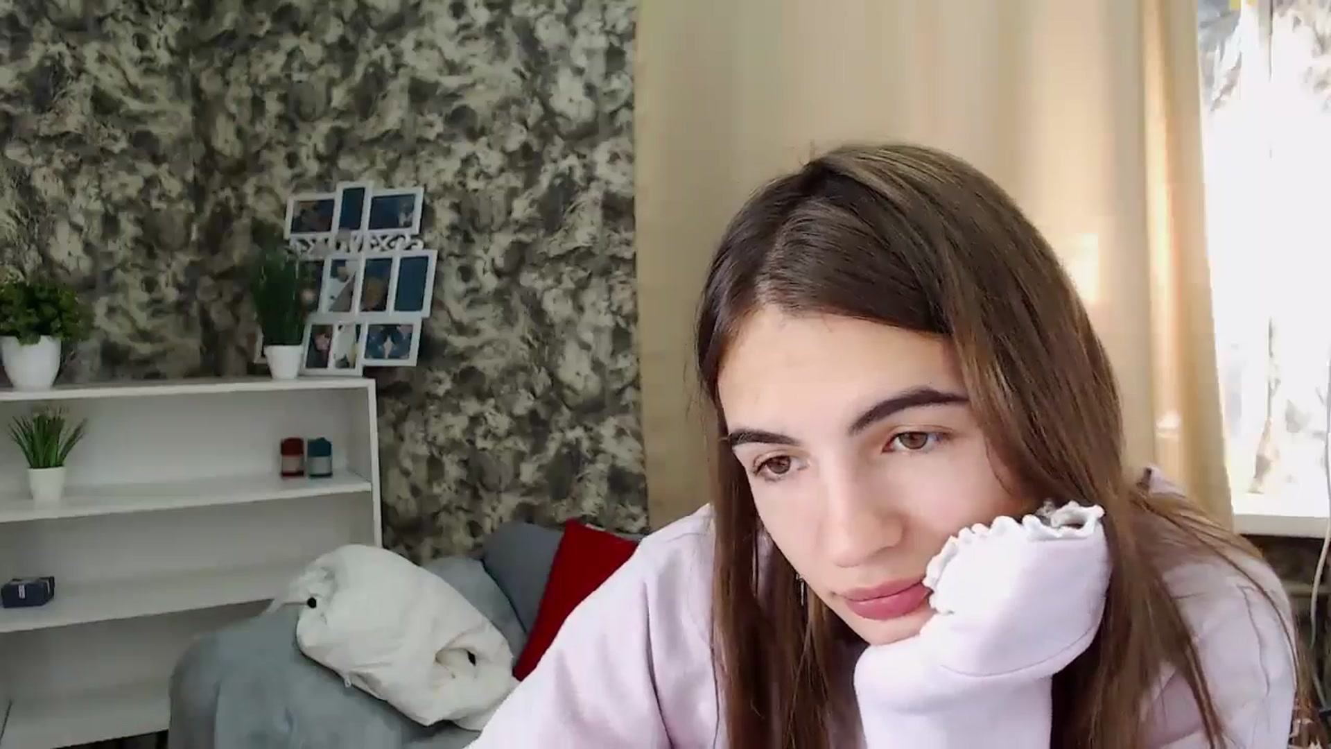 Gallery image thumbnail from KristinaMFC's myfreecams stream on, 10/24/2024, 08:48 image 15 of 20