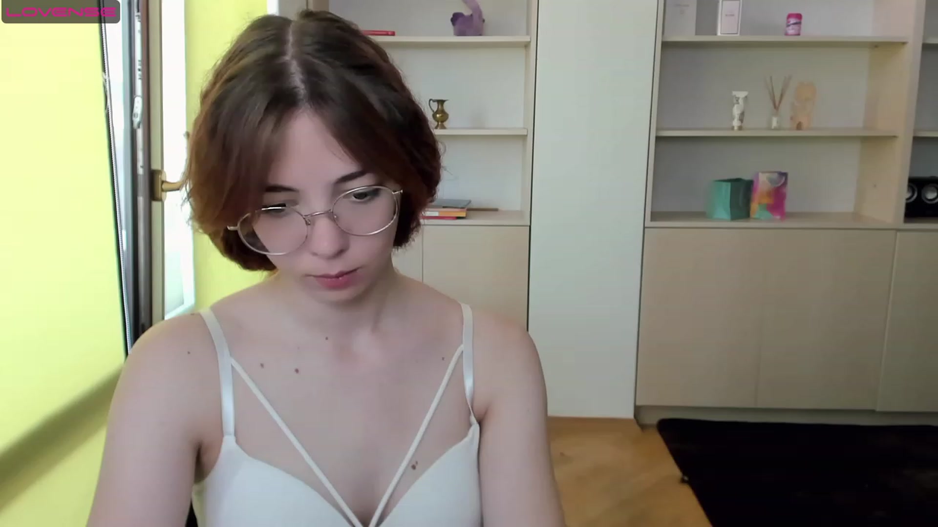 Gallery image thumbnail from KristinaRed's myfreecams stream on, 08/03/2023, 07:53 image 13 of 20