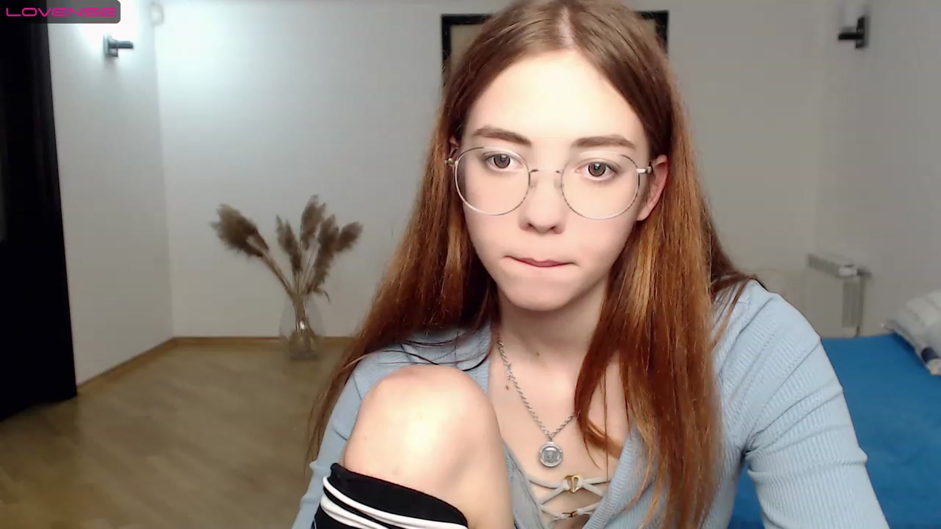 Gallery image thumbnail from KristinaRed's myfreecams stream on, 08/11/2023, 24:40 image 6 of 20