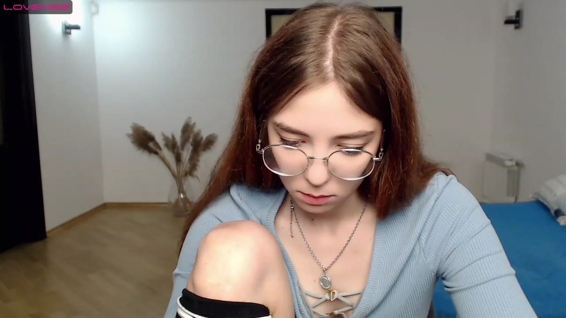 Gallery image thumbnail from KristinaRed's myfreecams stream on, 08/11/2023, 24:40 image 17 of 20