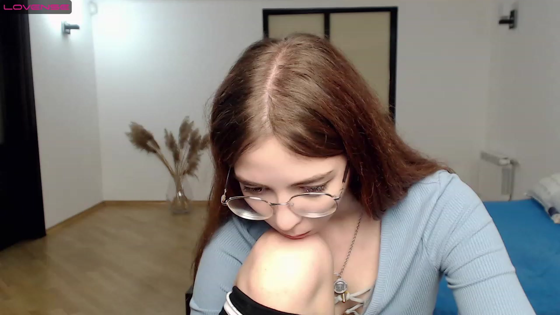 Gallery image thumbnail from KristinaRed's myfreecams stream on, 08/11/2023, 24:40 image 13 of 20