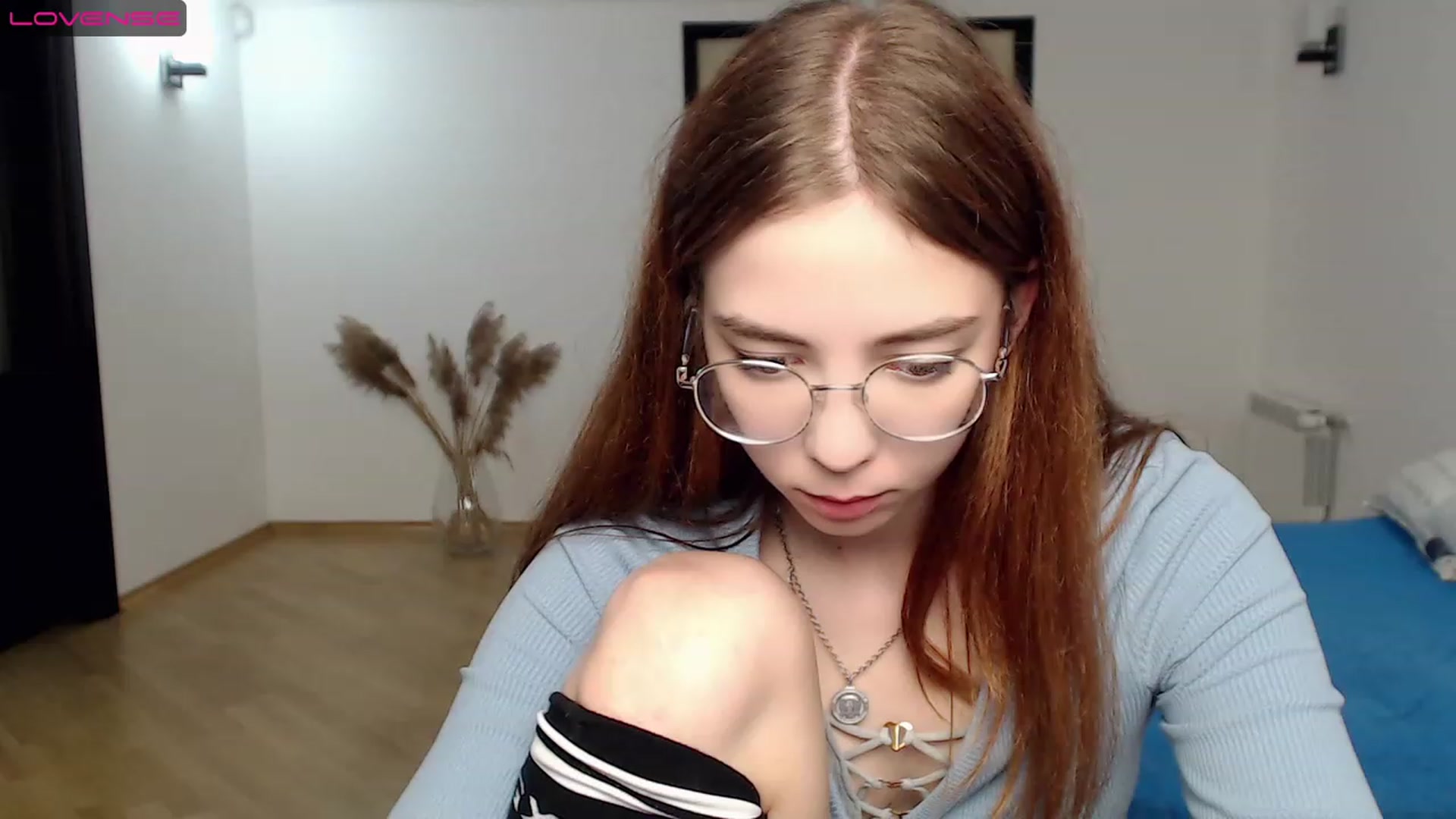 Gallery image thumbnail from KristinaRed's myfreecams stream on, 08/11/2023, 24:40 image 2 of 20