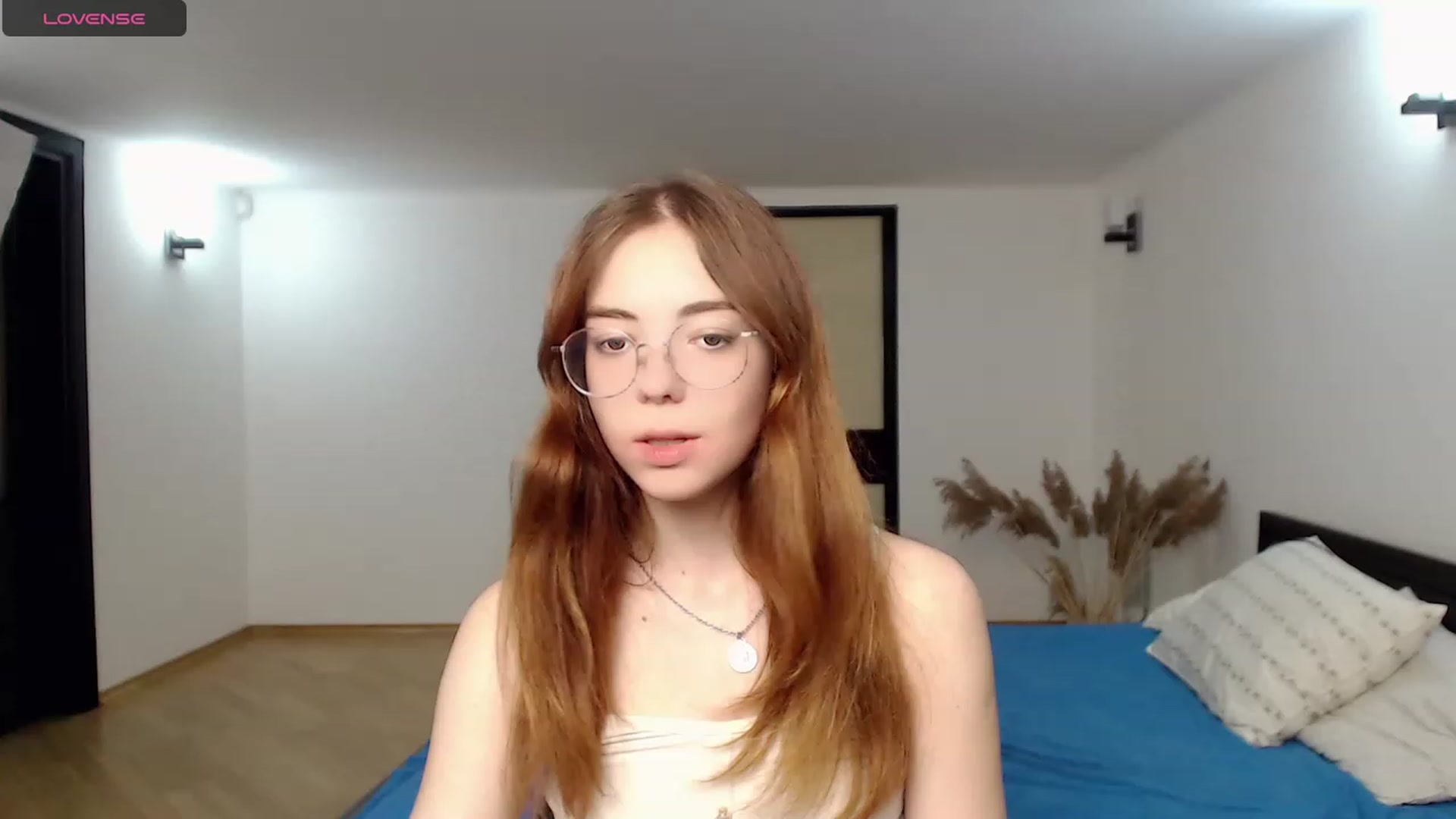 Gallery image thumbnail from KristinaRed's myfreecams stream on, 08/17/2023, 24:27 image 17 of 20