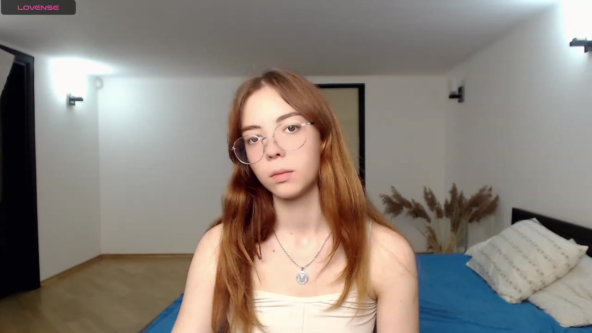 Gallery image thumbnail from KristinaRed's myfreecams stream on, 08/17/2023, 24:27 image 4 of 20