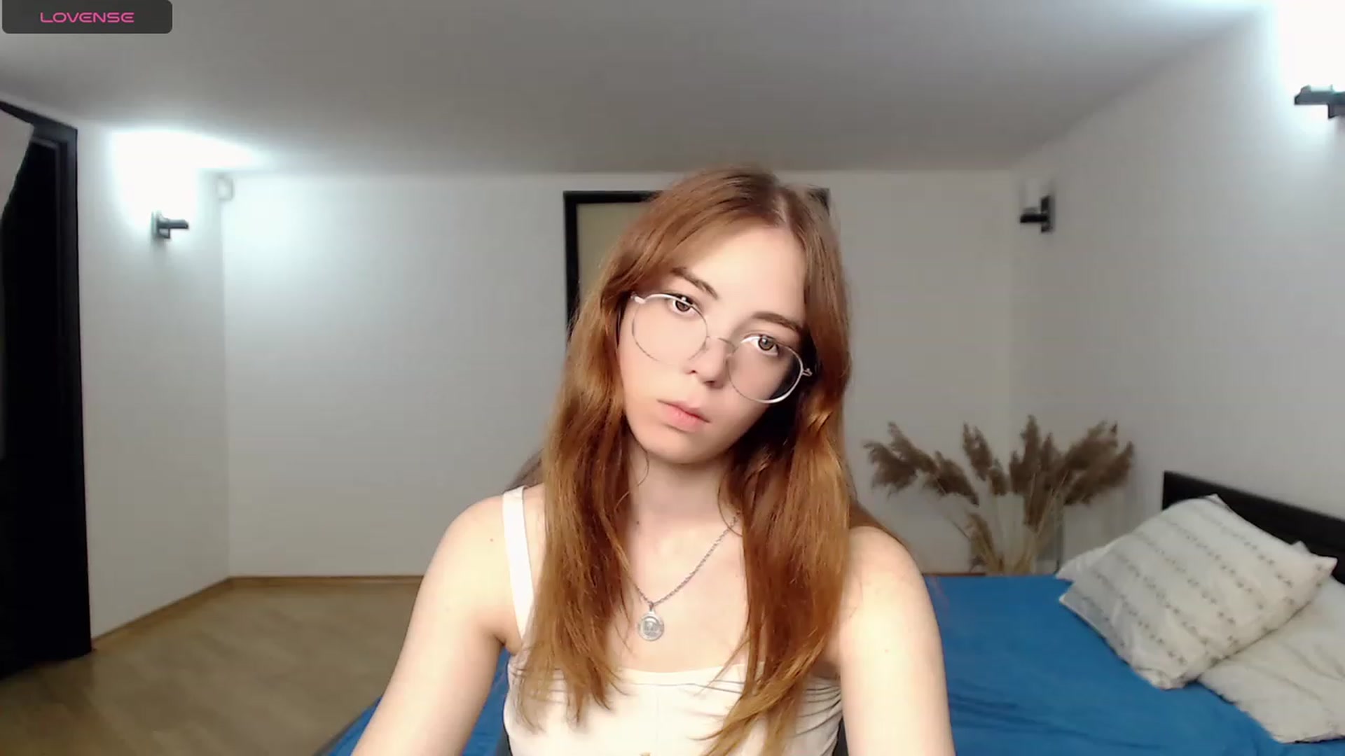 Gallery image thumbnail from KristinaRed's myfreecams stream on, 08/17/2023, 24:27 image 9 of 20