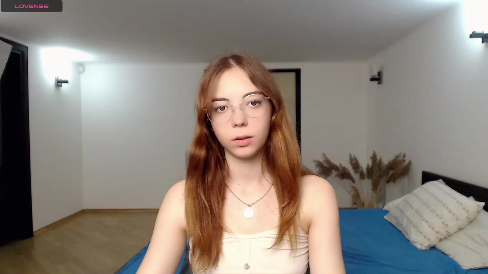 Gallery image thumbnail from KristinaRed's myfreecams stream on, 08/17/2023, 24:27 image 15 of 20