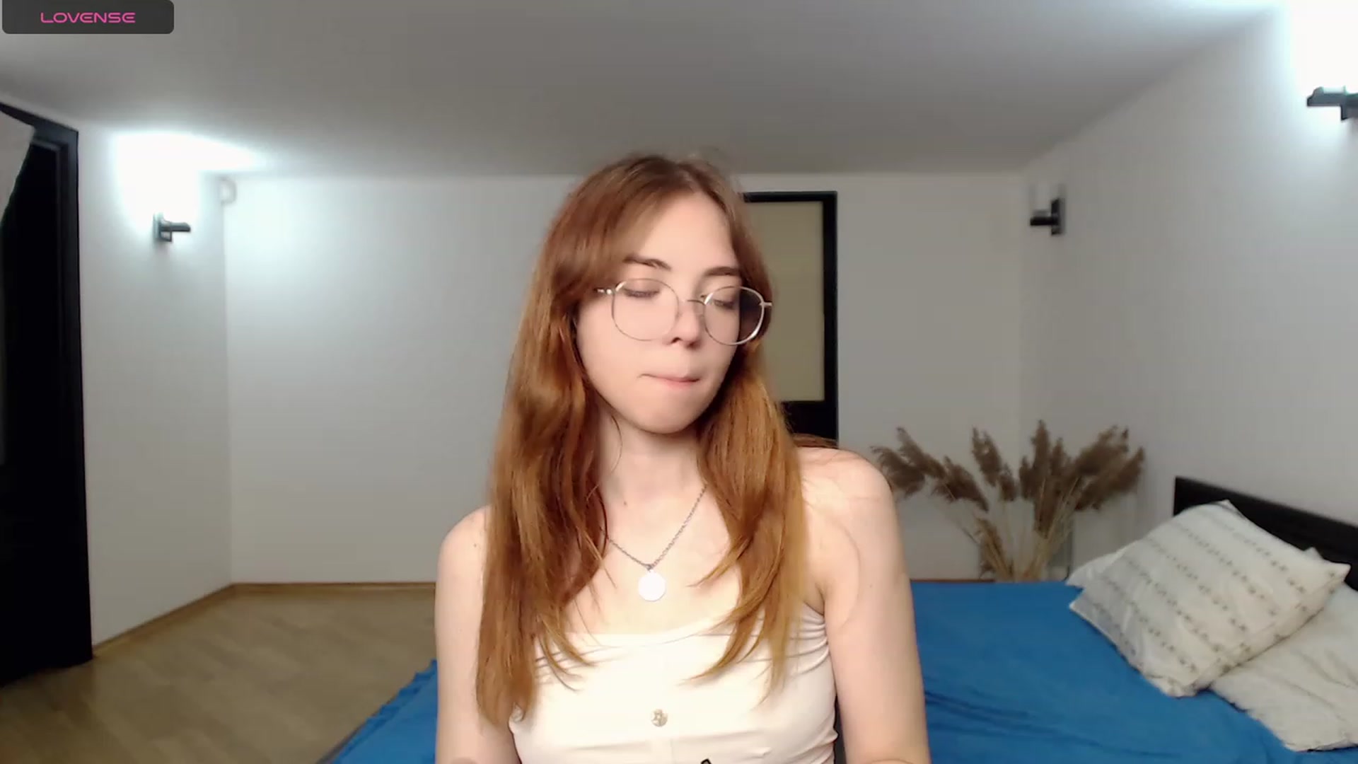 Gallery image thumbnail from KristinaRed's myfreecams stream on, 08/17/2023, 24:27 image 6 of 20