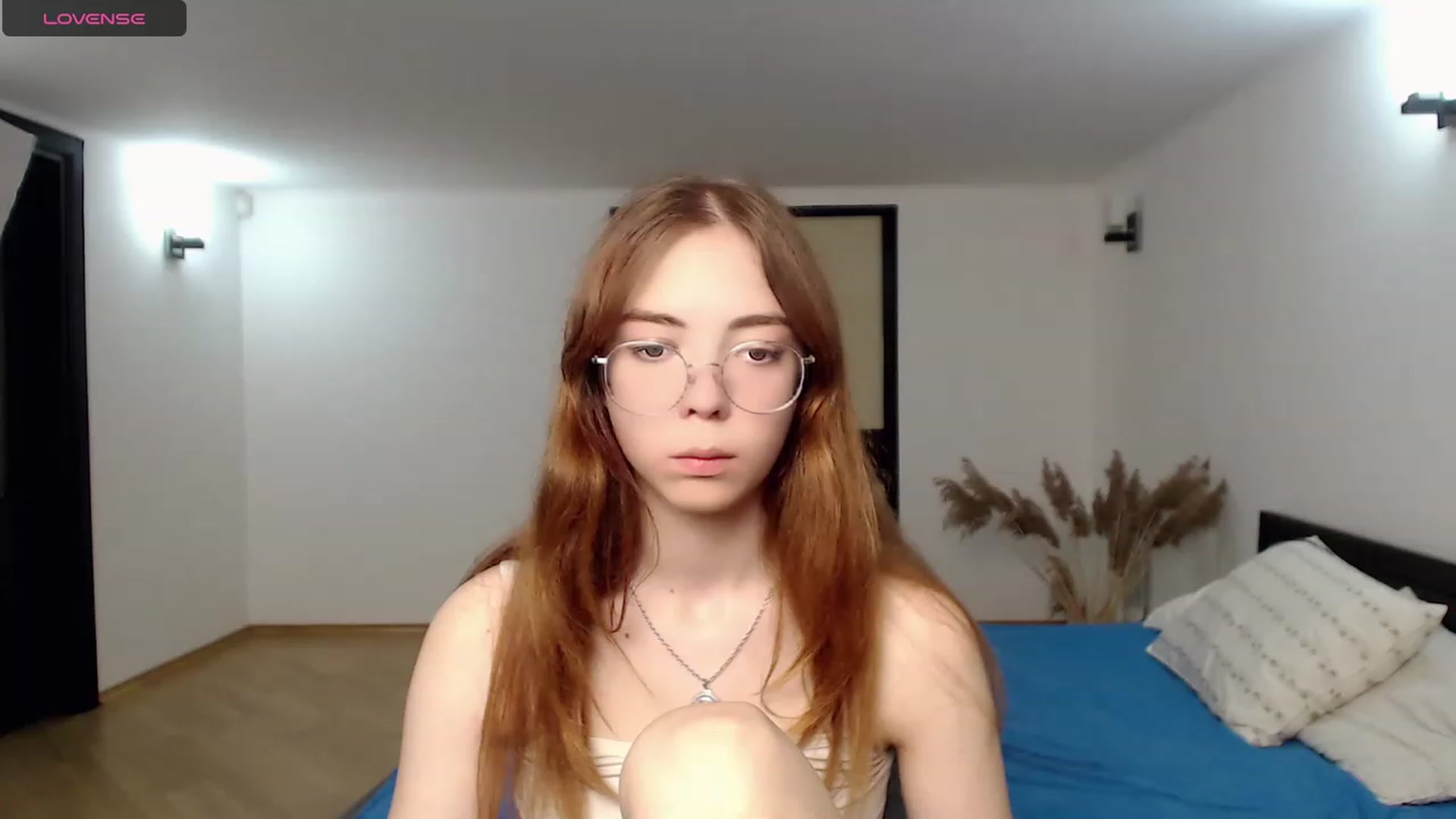 Gallery image thumbnail from KristinaRed's myfreecams stream on, 08/17/2023, 24:27 image 3 of 20