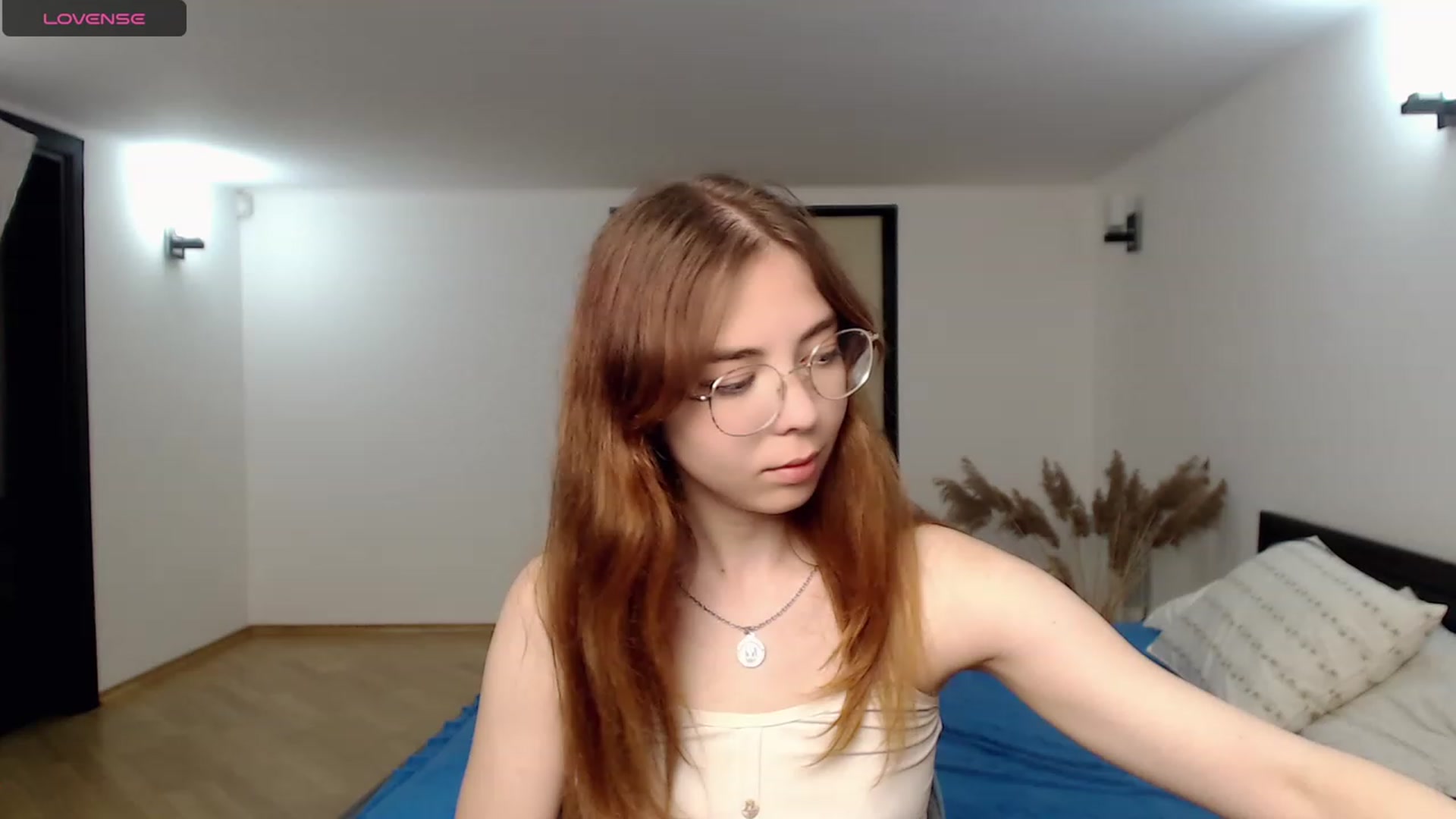 Gallery image thumbnail from KristinaRed's myfreecams stream on, 08/17/2023, 24:27 image 16 of 20