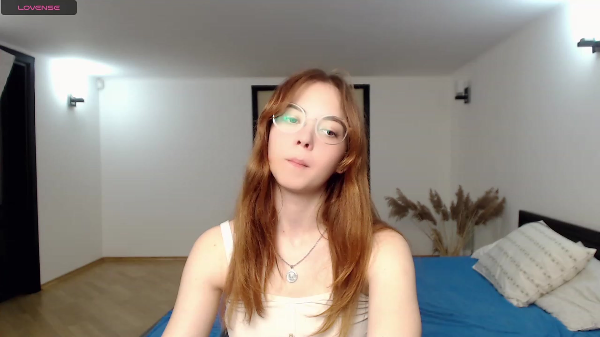 Gallery image thumbnail from KristinaRed's myfreecams stream on, 08/17/2023, 24:27 image 12 of 20