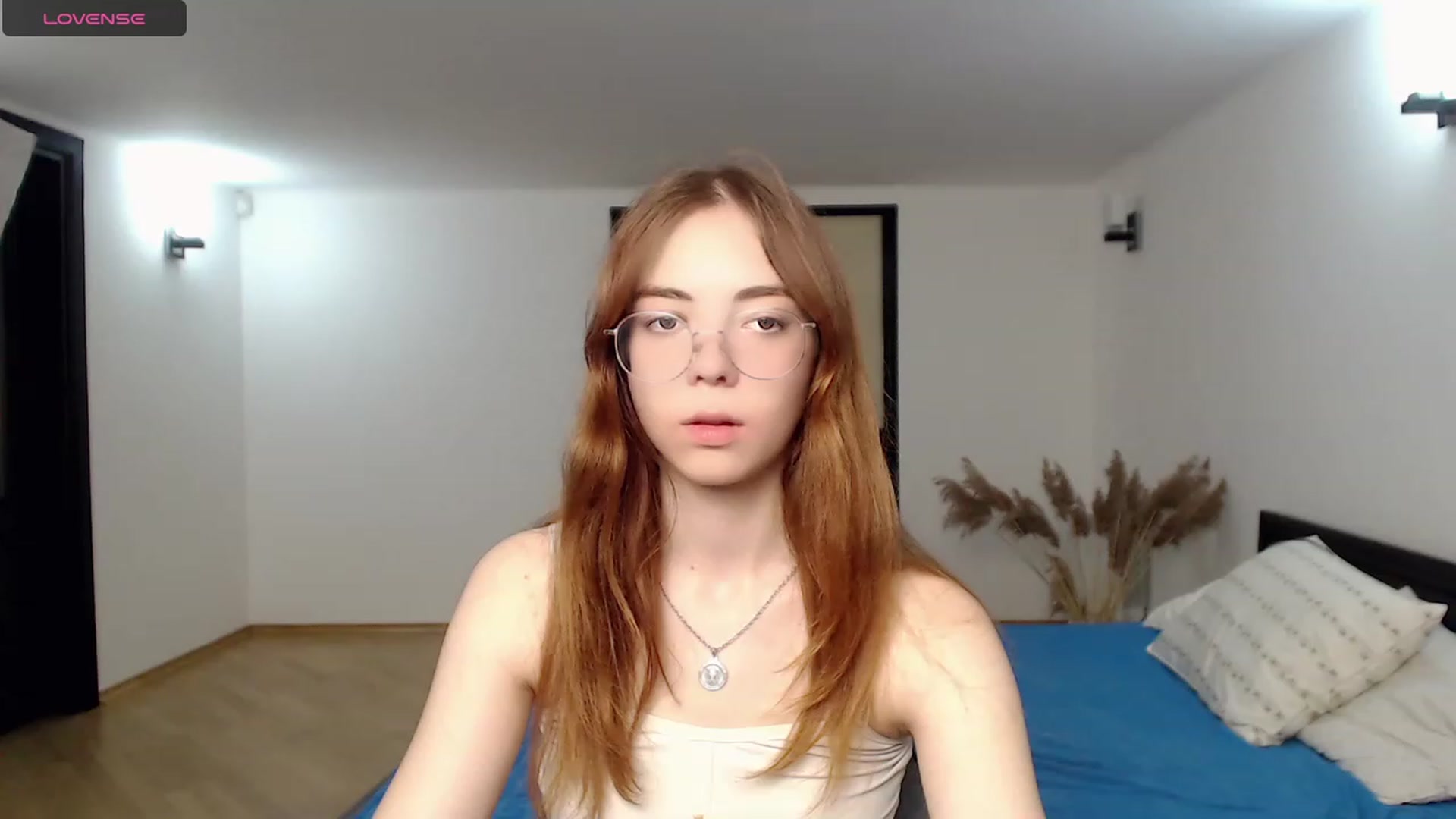 Gallery image thumbnail from KristinaRed's myfreecams stream on, 08/17/2023, 24:27 image 7 of 20