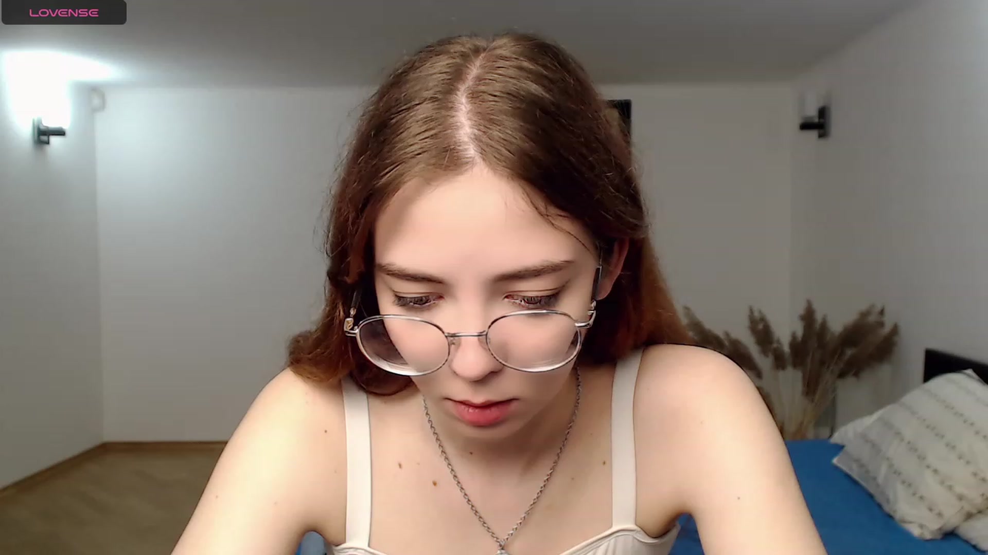 Gallery image thumbnail from KristinaRed's myfreecams stream on, 08/17/2023, 01:27 image 18 of 20