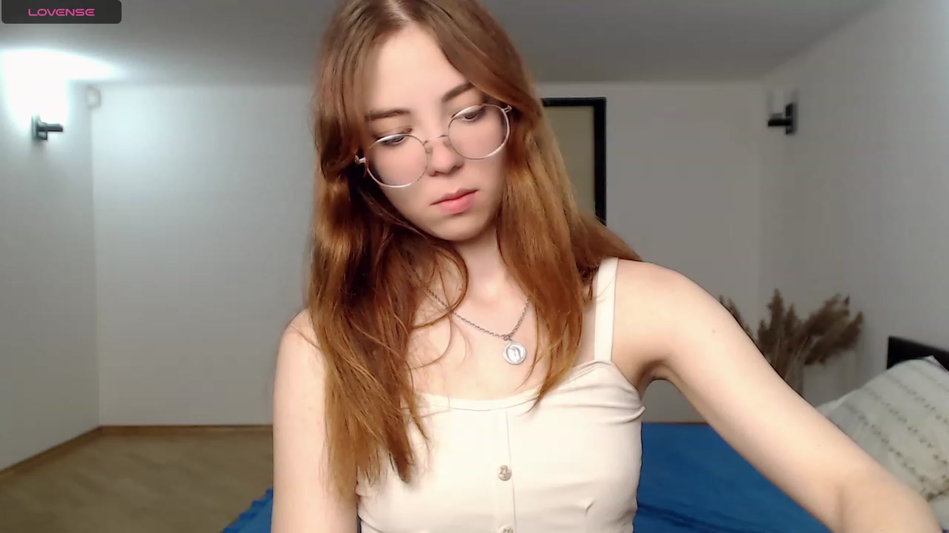 Gallery image thumbnail from KristinaRed's myfreecams stream on, 08/17/2023, 01:27 image 3 of 20
