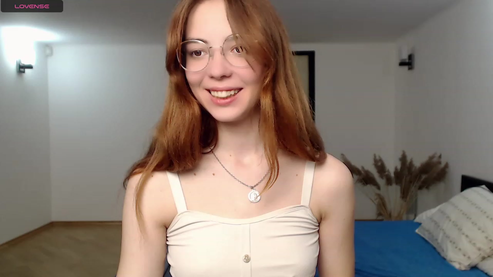 Gallery image thumbnail from KristinaRed's myfreecams stream on, 08/17/2023, 01:27 image 8 of 20