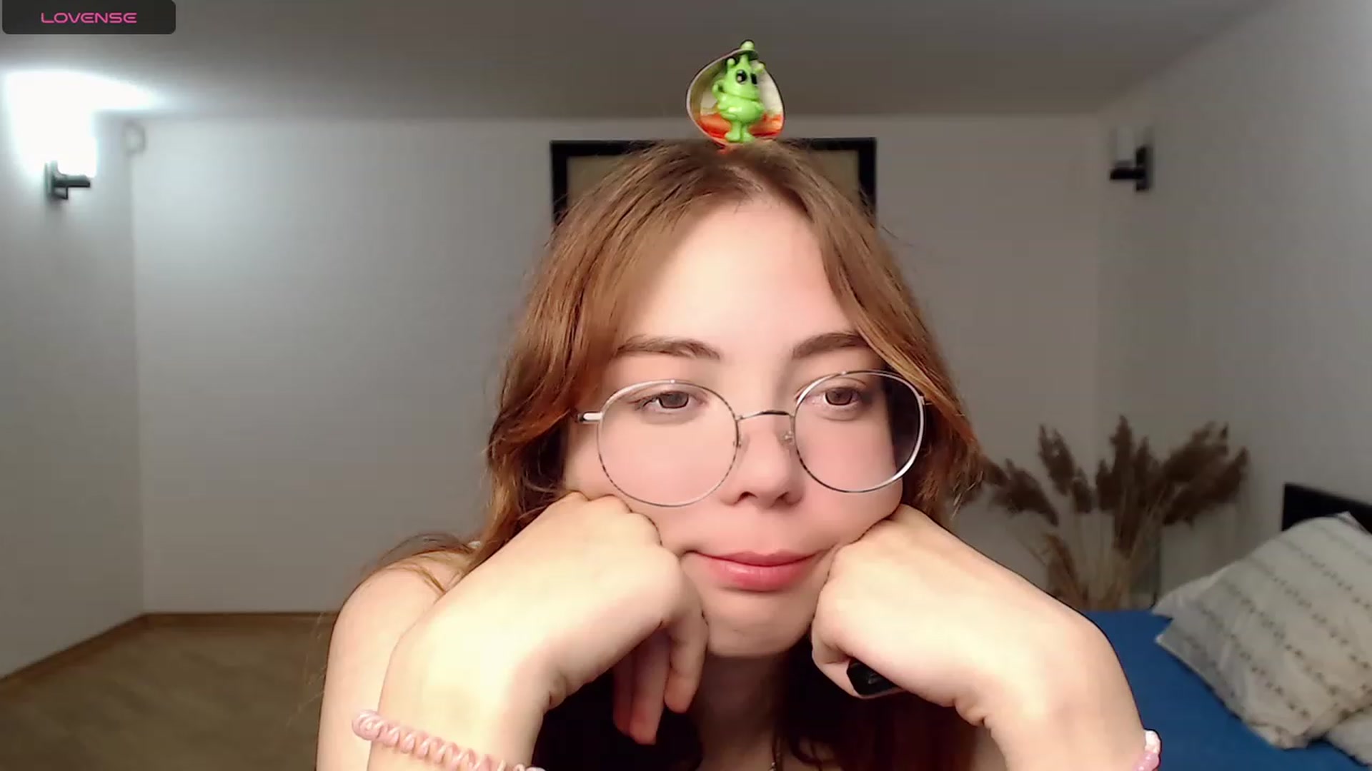 Gallery image thumbnail from KristinaRed's myfreecams stream on, 08/17/2023, 01:27 image 2 of 20