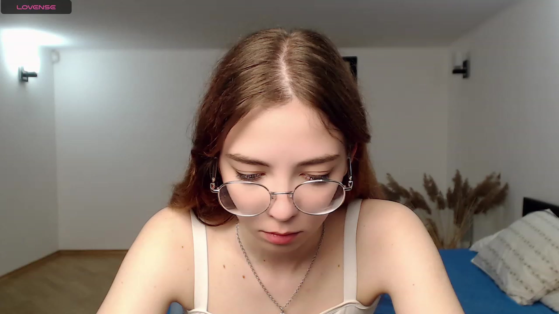 Gallery image thumbnail from KristinaRed's myfreecams stream on, 08/17/2023, 01:27 image 17 of 20